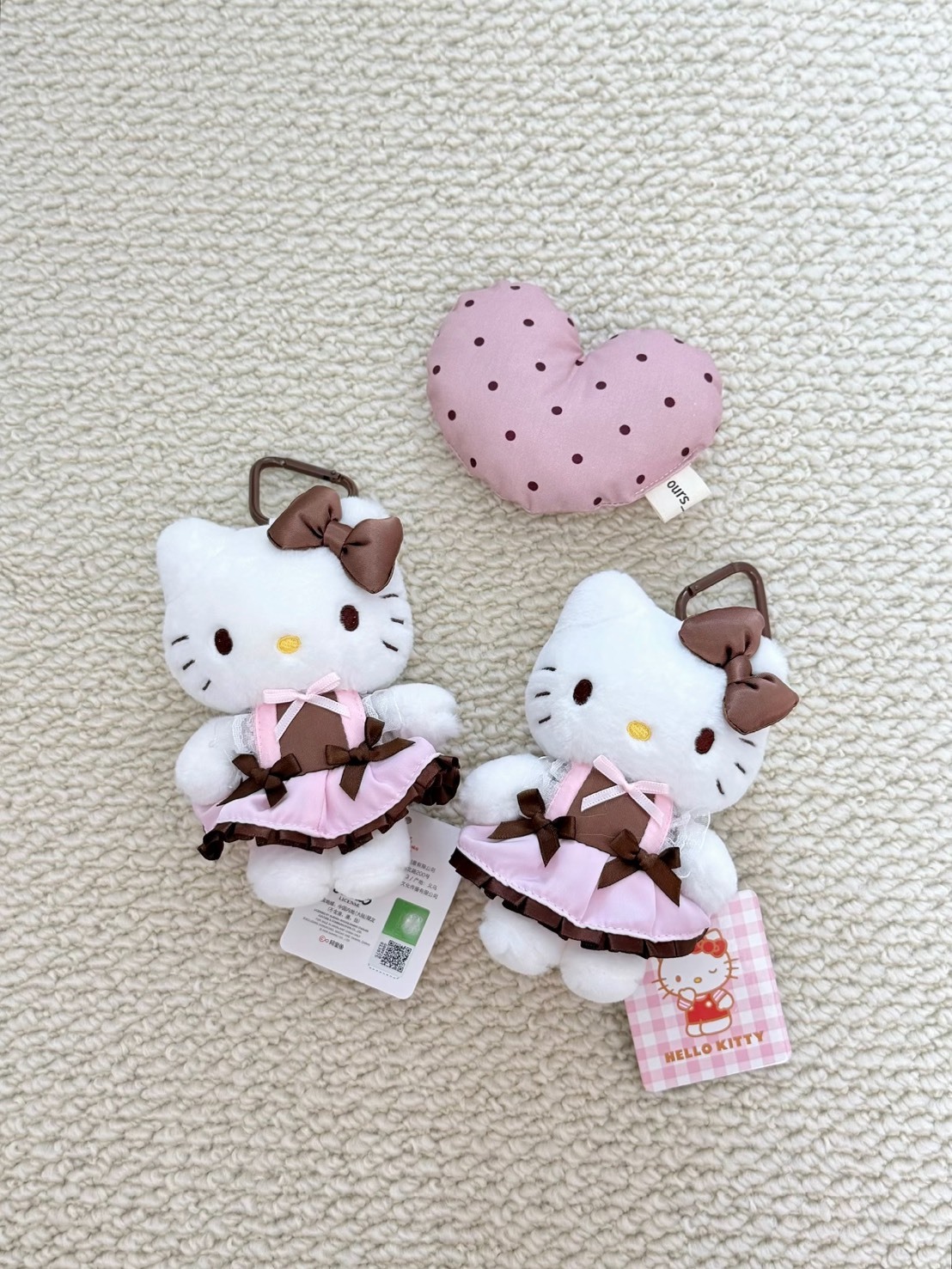 正版授權 HELLO KITTY 蝴蝶結裙裝 毛絨公仔 掛件 吊飾
