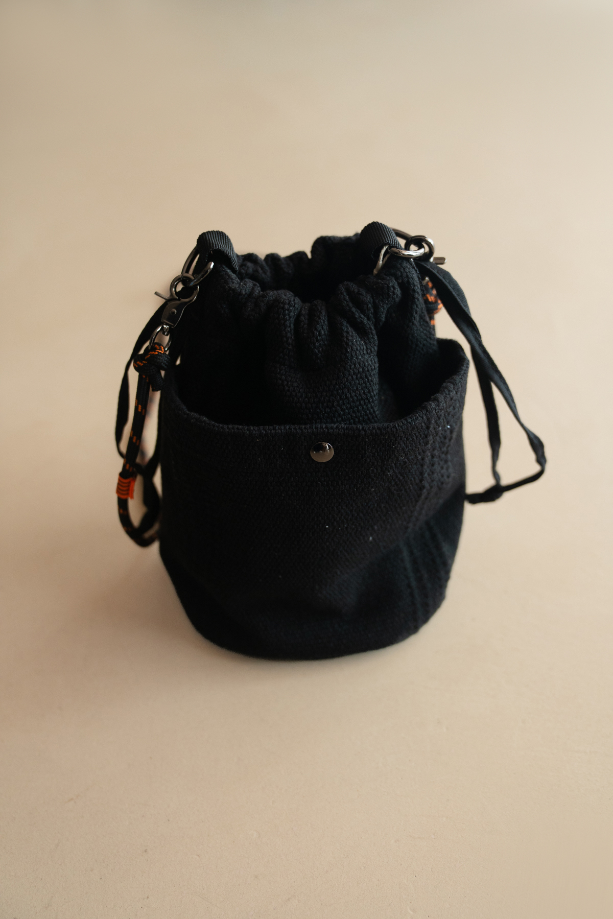 UNIVERSAL OVERALL COLOR ZILE KNIT POUCH (2COL)