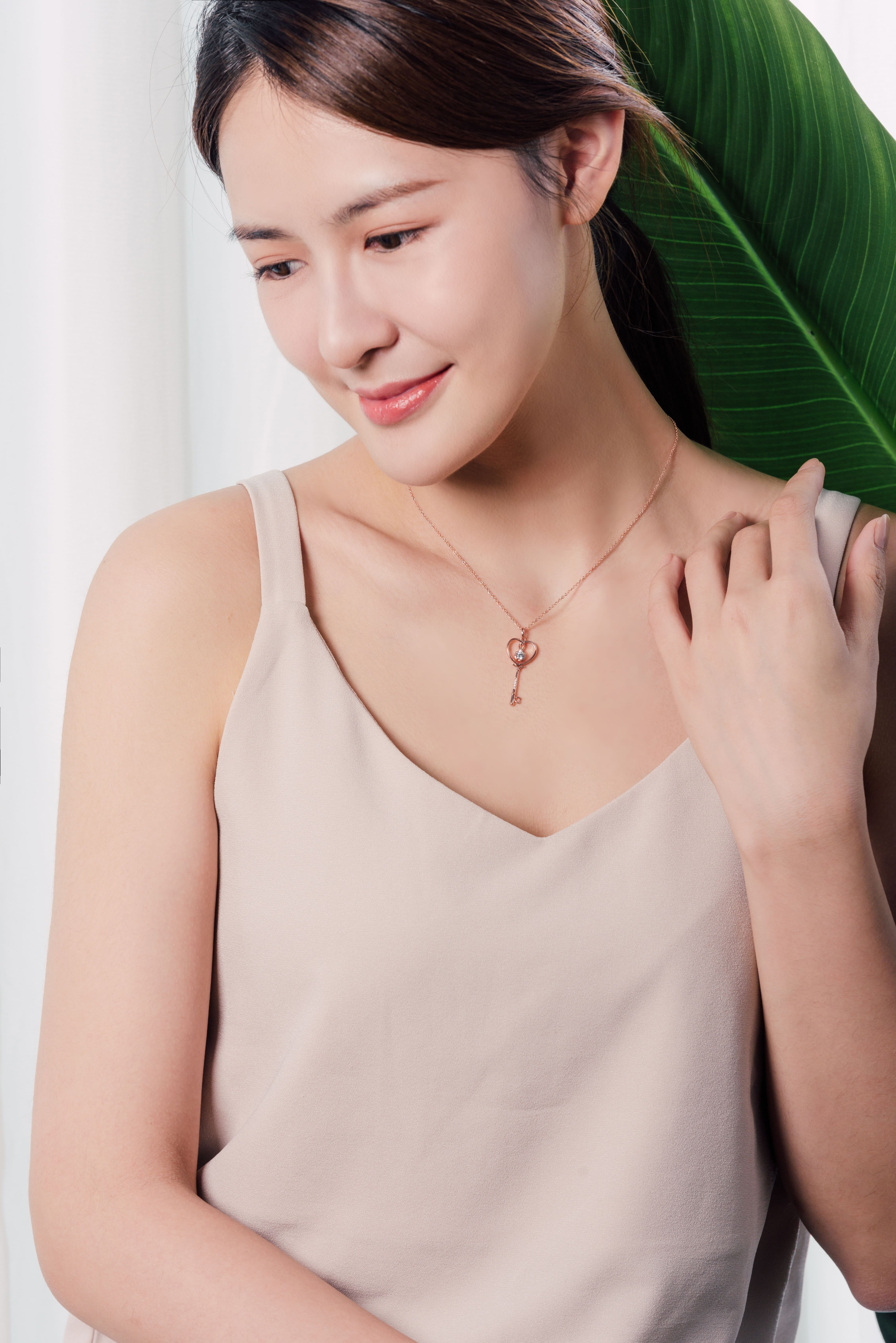INES 伊倪斯心形鑰匙墜飾細節