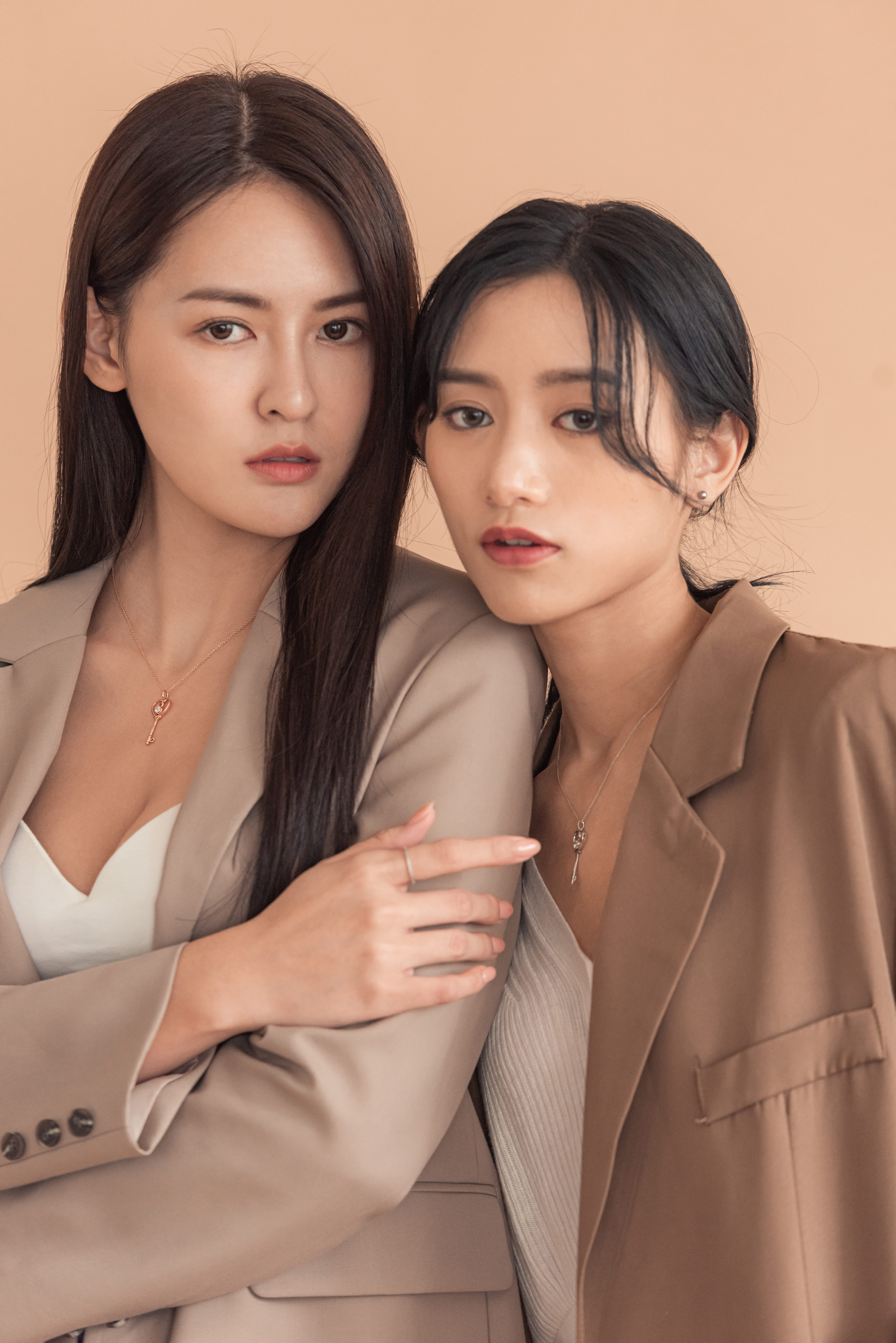 INES 伊倪斯項鍊佩戴展示