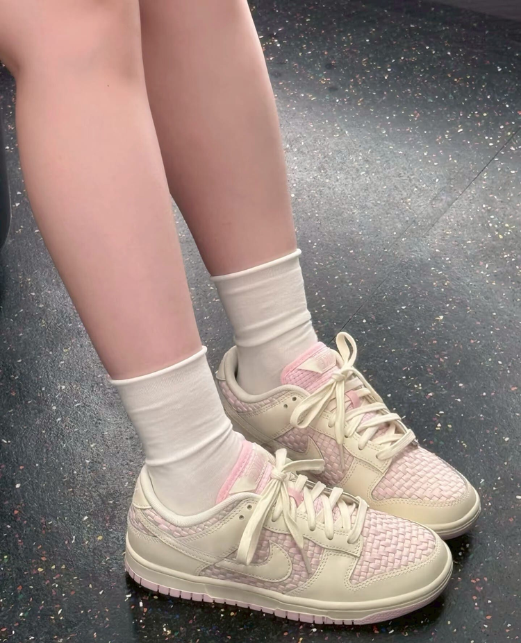【預訂】NIKE DUNK LOW 奶油粉紅 編織棋盤格-WOMEN