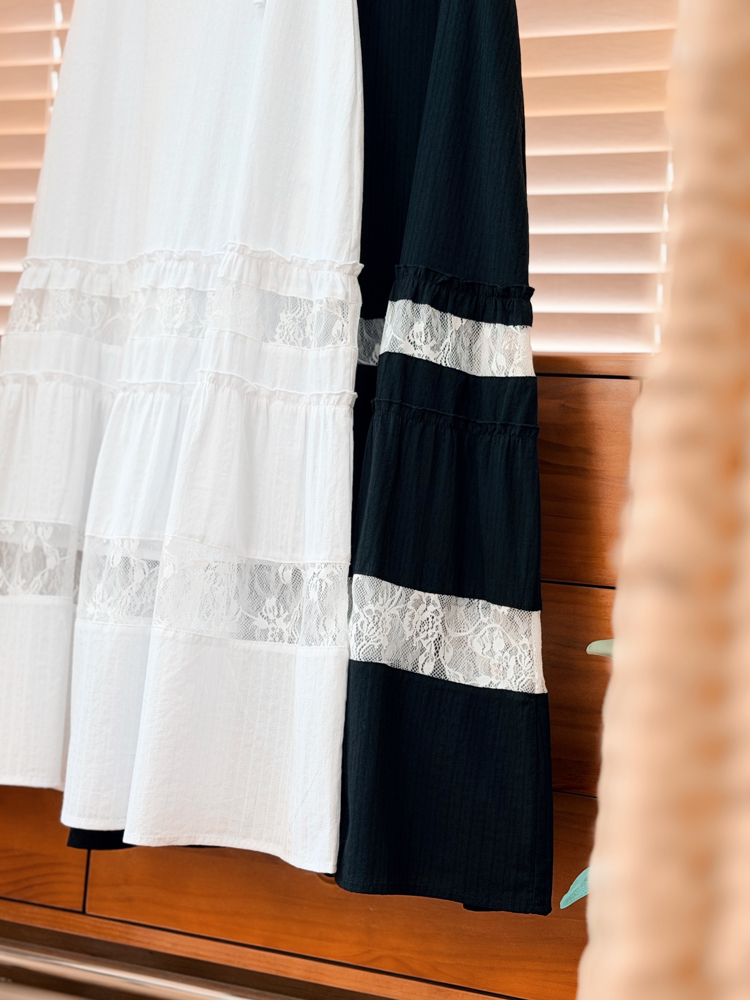 兩色 / 法式蕾絲透膚間層連身裙 / Sheer Lace Panel Tiered Dress