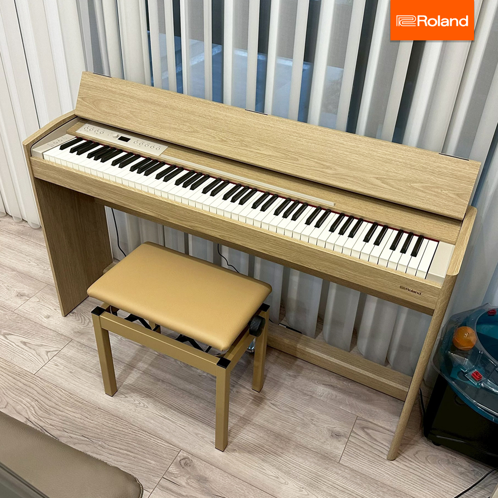 ROLAND F701