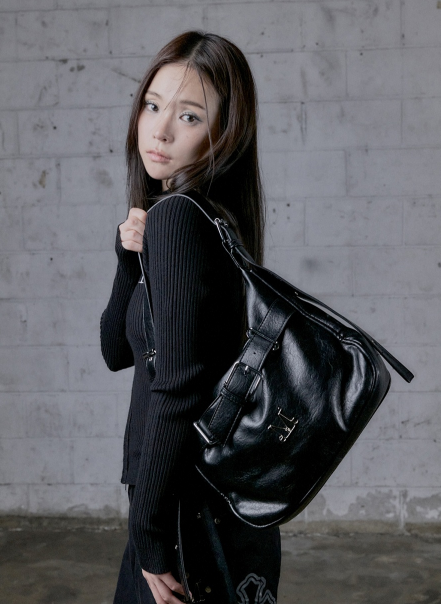 【韓國預購】KRD090713 MUCENT MONIC METAL LOGO FRONT BELTED LEATHER SHOULDER BAG UNISEX