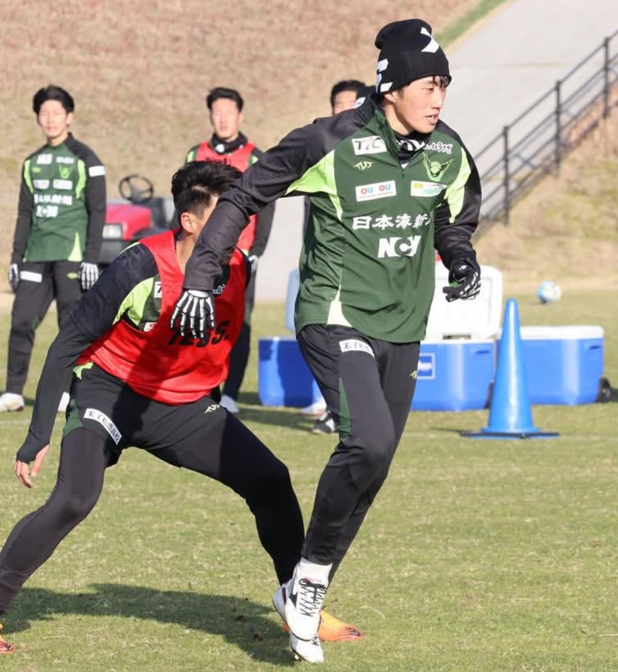 2026 Gainare Tottori PFM Training Warm Top - Black