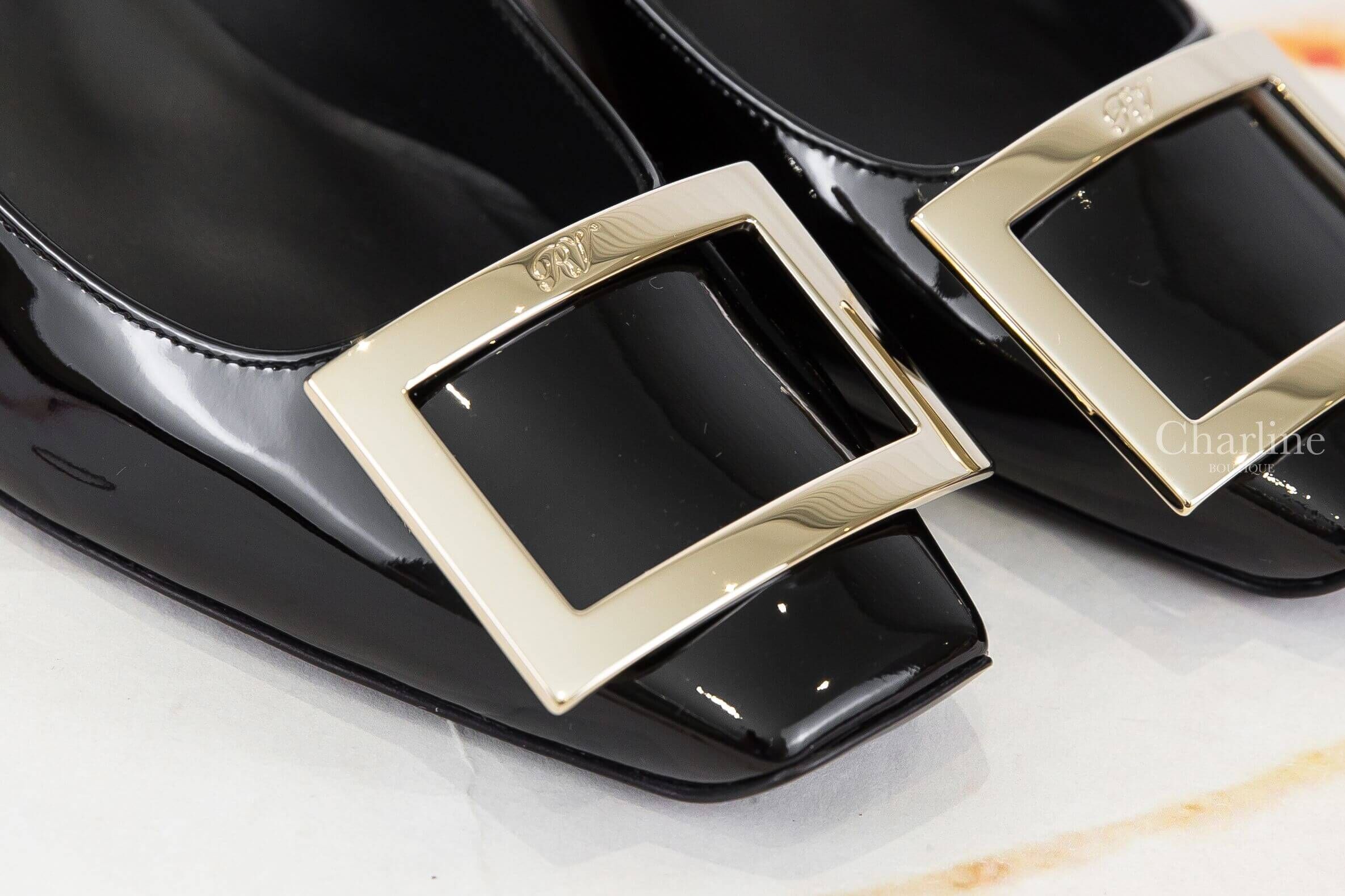 Roger Vivier Trompette Pumps In Patent Leather 黑色漆皮金色方釦粗跟低跟鞋