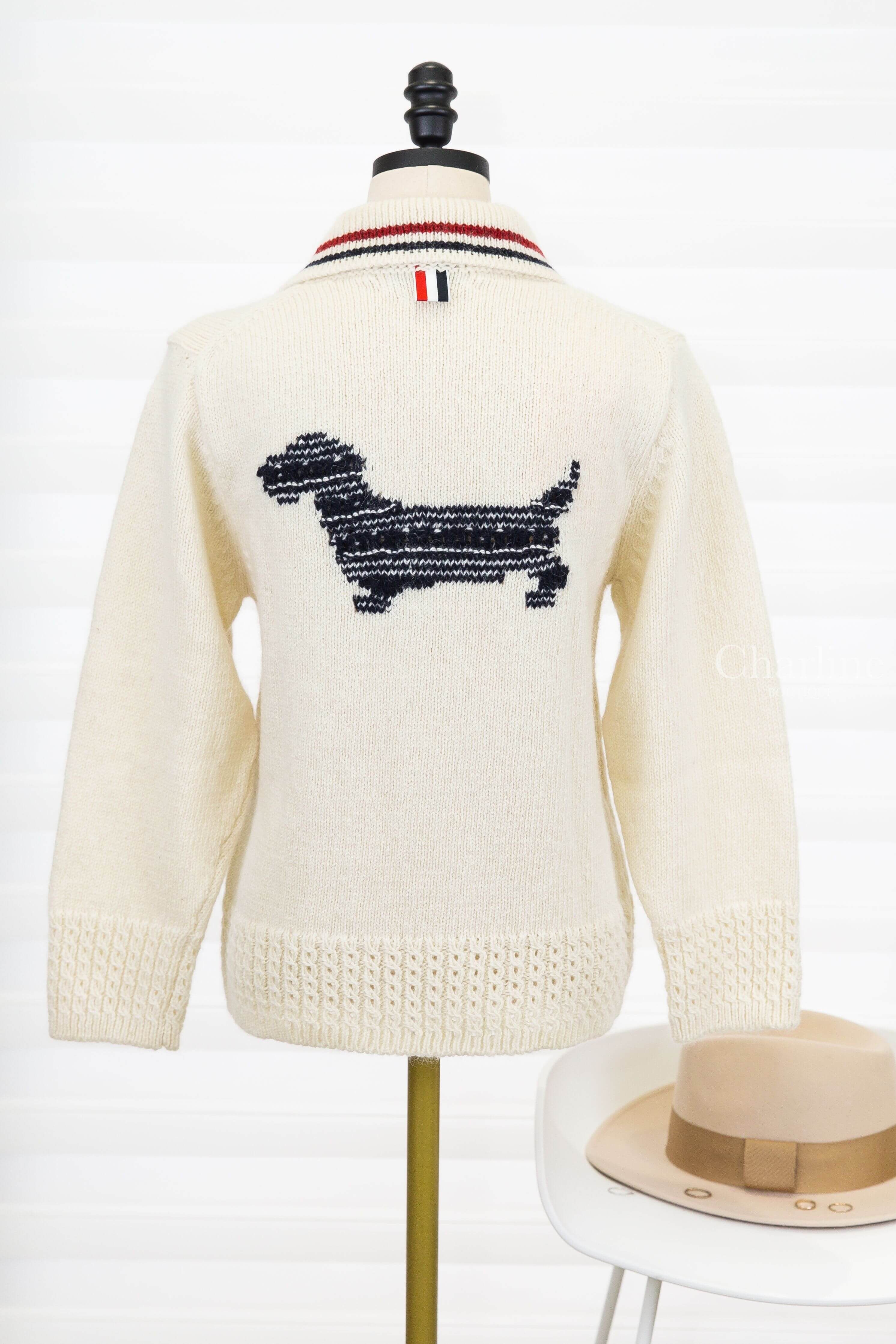 Thom Browne Donegal Rwb Stripe Hector Pointelle Cardigan 白色紅藍條紋後背臘腸狗針織羊毛混馬海毛開襟長袖外套 背面 Hector 臘腸狗與三色織帶設計