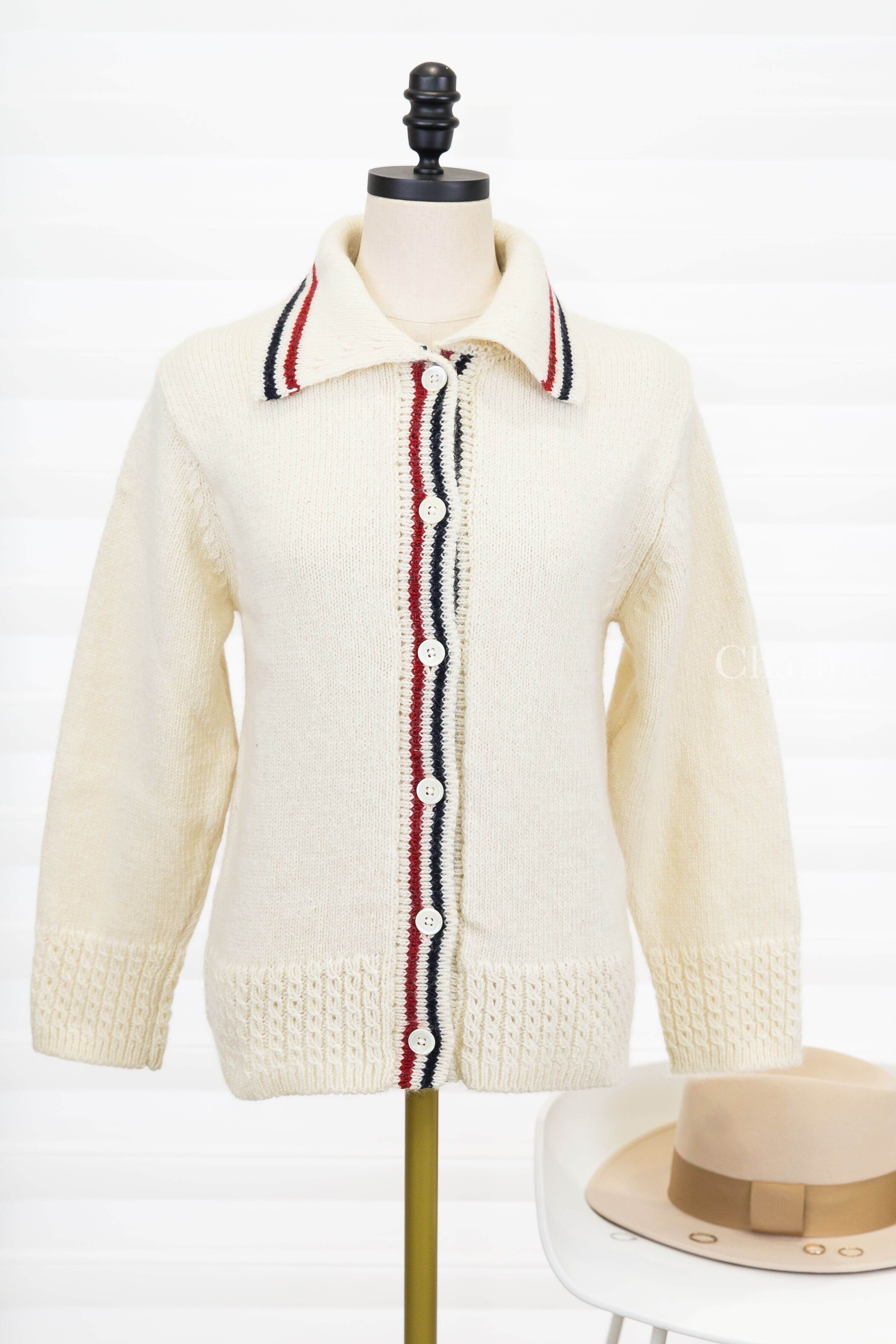Thom Browne Donegal Rwb Stripe Hector Pointelle Cardigan 白色紅藍條紋後背臘腸狗針織羊毛混馬海毛開襟長袖外套 正面白色針織開襟與紅白藍條紋設計