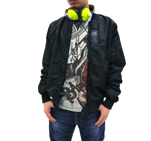 ｶﾞﾝﾀﾞﾑ･ﾊﾞﾙﾊﾞﾄｽﾙﾌﾟｽ ﾌﾙｸﾞﾗﾌｨｯｸTｼｬﾂ/WHITE COSPA 092826