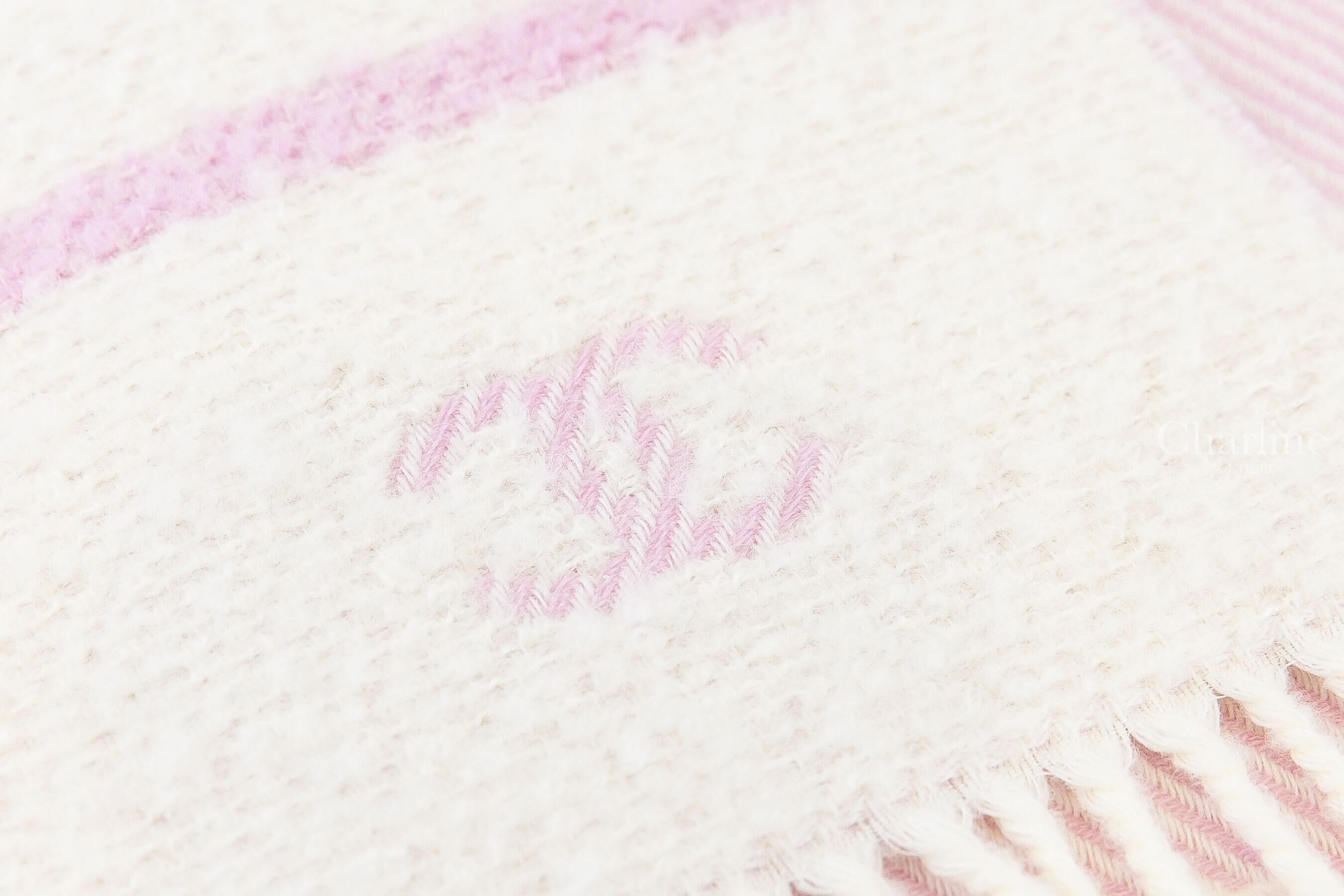 Chanel Scarf 粉拼白條紋斜紋CC/粉底白色斜紋立體CC雙面羊毛混喀什米爾真絲流蘇圍巾