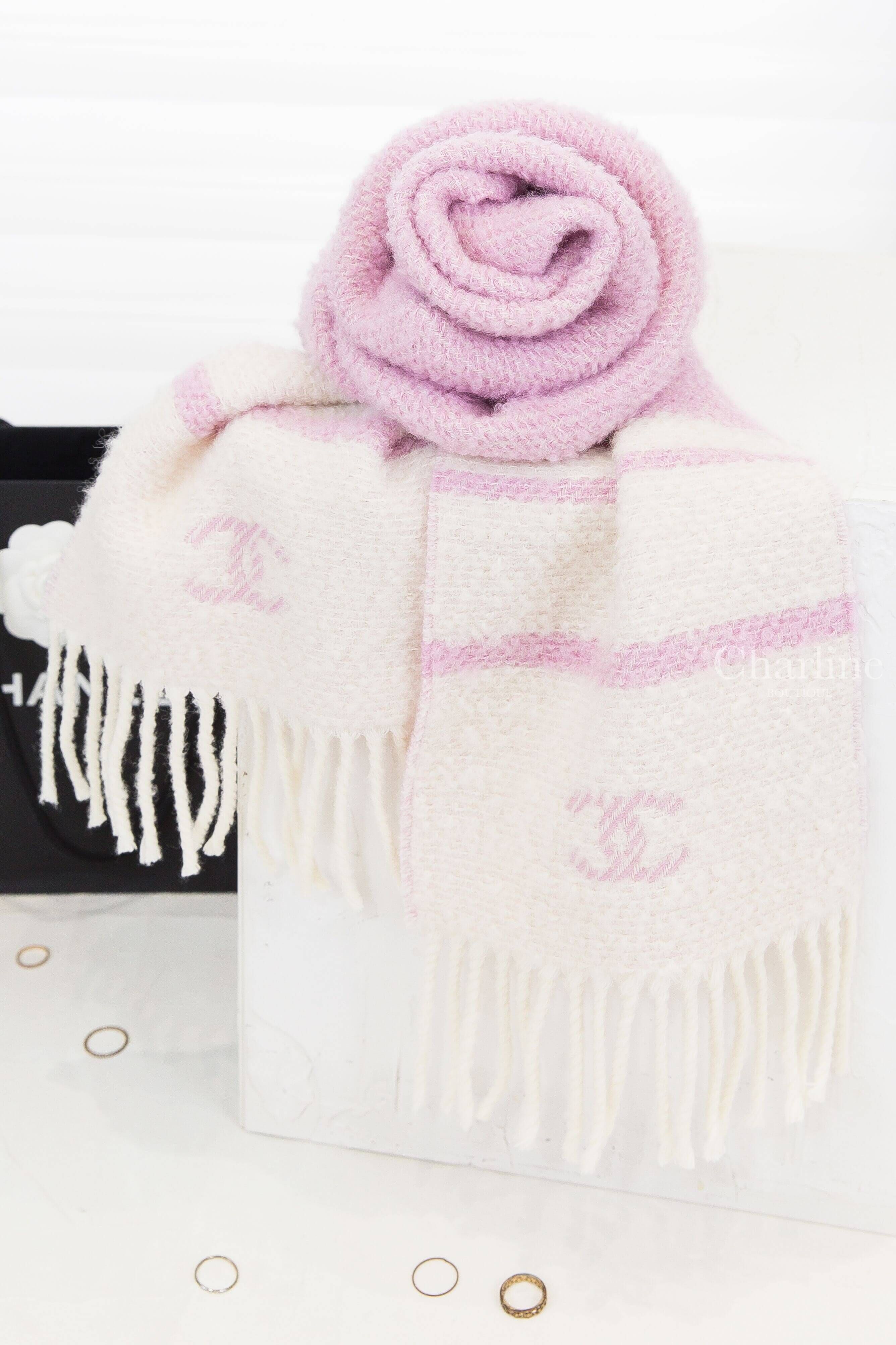Chanel Scarf 粉拼白條紋斜紋CC/粉底白色斜紋立體CC雙面羊毛混喀什米爾真絲流蘇圍巾