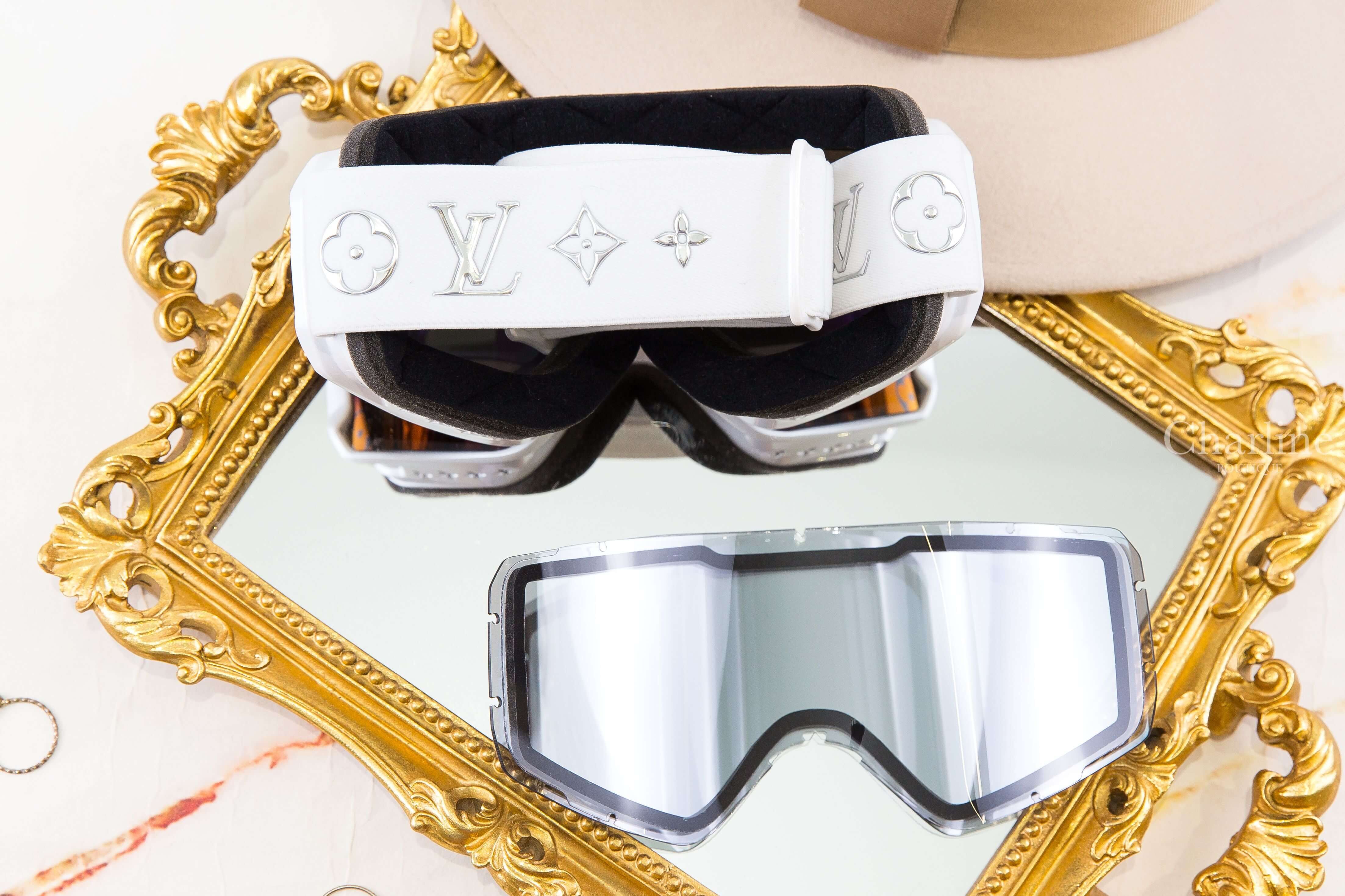 Louis Vuitton LV Snow Gradient Mask 白色側邊銀色老花字母漸層老花鏡面拆卸式滑雪護目鏡 背面白色頭帶銀色 LV Monogram 圖騰與黑色內襯，Charline Boutique 實拍
