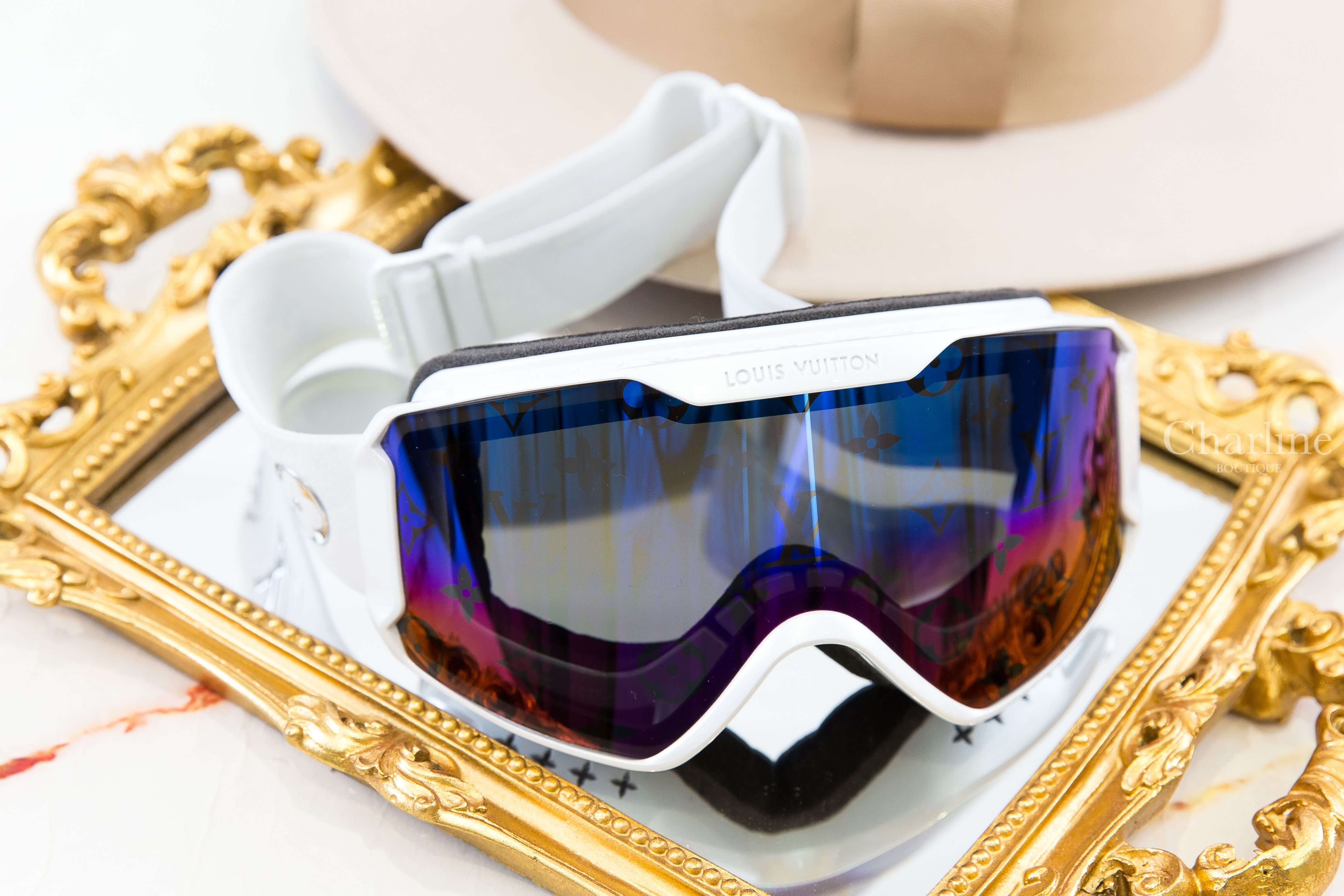 Louis Vuitton LV Snow Gradient Mask 白色側邊銀色老花字母漸層老花鏡面拆卸式滑雪護目鏡 正面漸層 Monogram 鏡片與白色鏡框，Charline Boutique 實拍