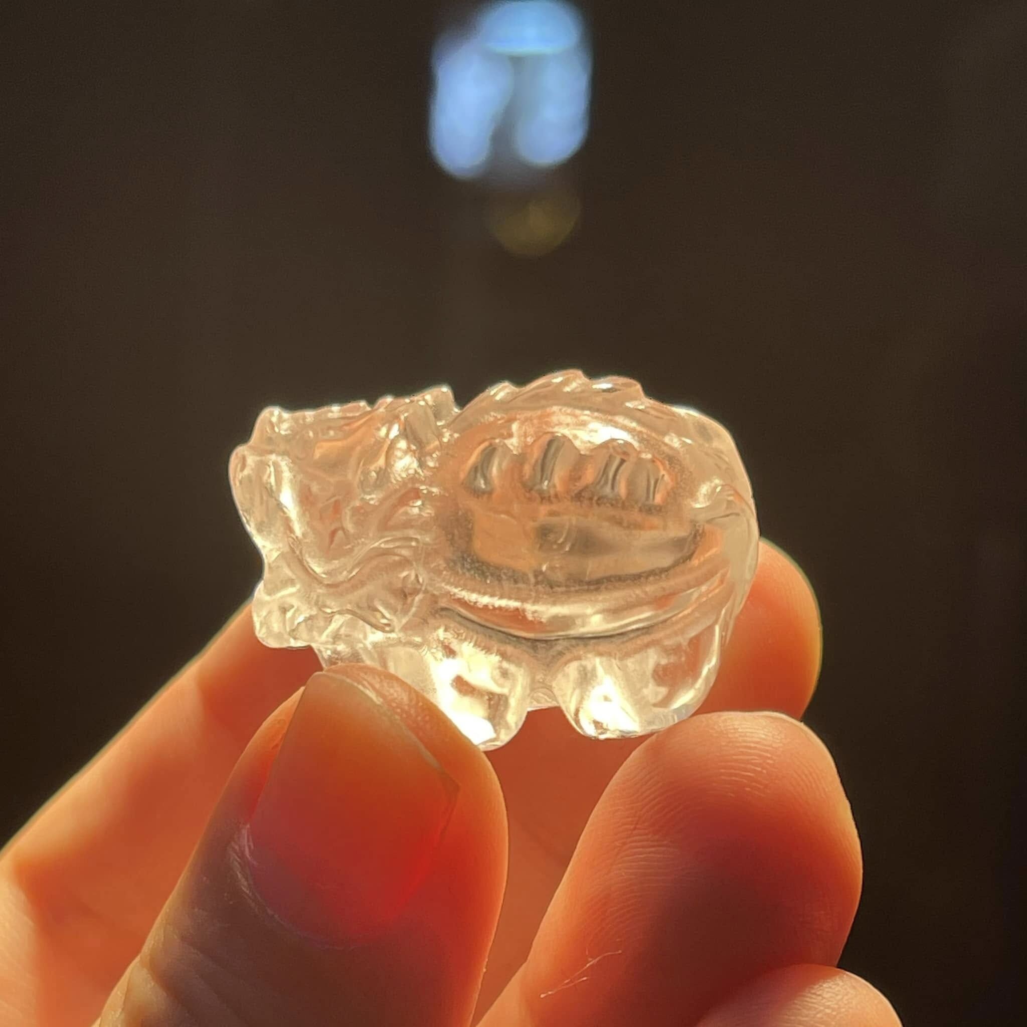 百分百真品，巴西天然淨體白水晶龍龜擺件