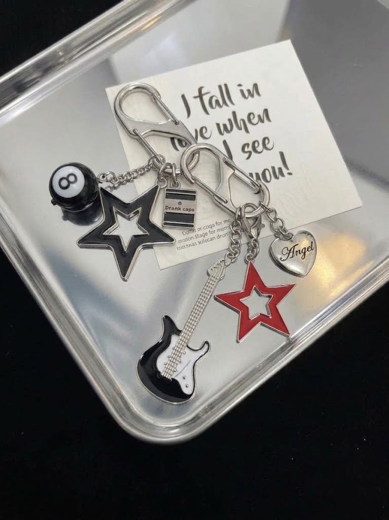 【預購】國外直送 美式風格 八號球 8 Ball Star 星星 Rockstar Guitar 搖滾 吉他 登山扣環 Keychain 金屬 鑰匙圈