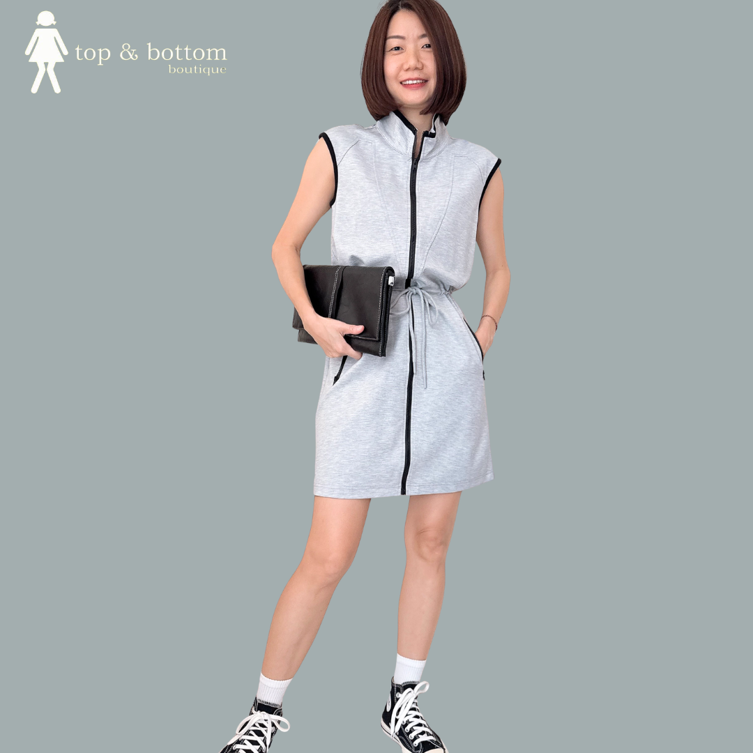 SLEEVELESS HIGH NECK ZIPPED CASUAL DRESS
