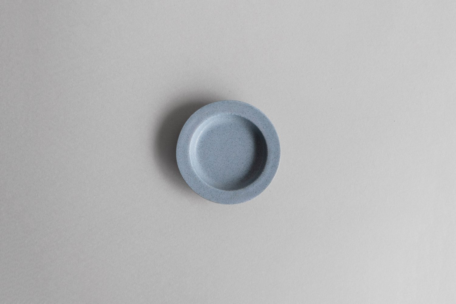 yumiko iihoshi porcelain - 一日盤 深夜7cm / 煙霧藍