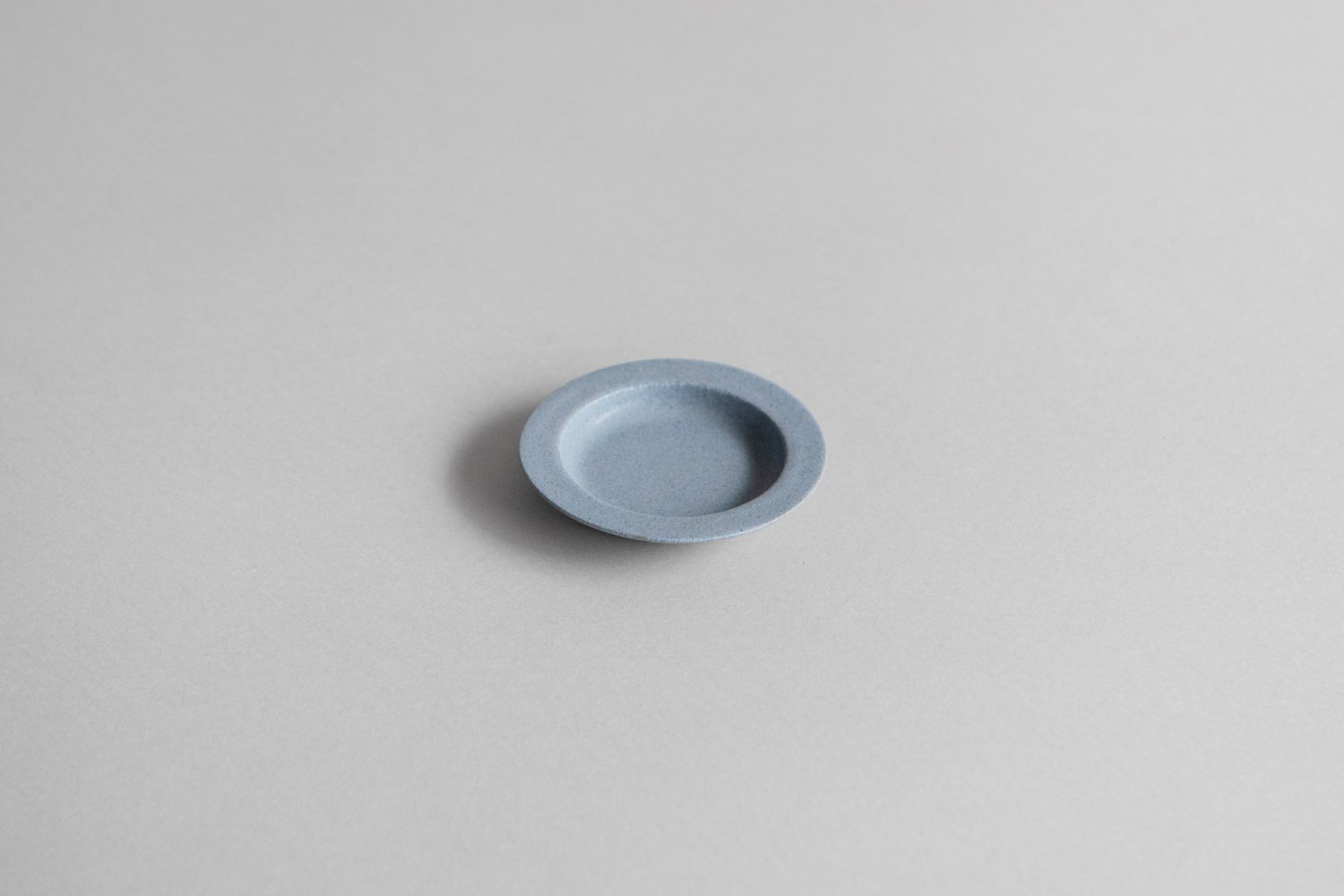 yumiko iihoshi porcelain - 一日盤 深夜7cm / 煙霧藍