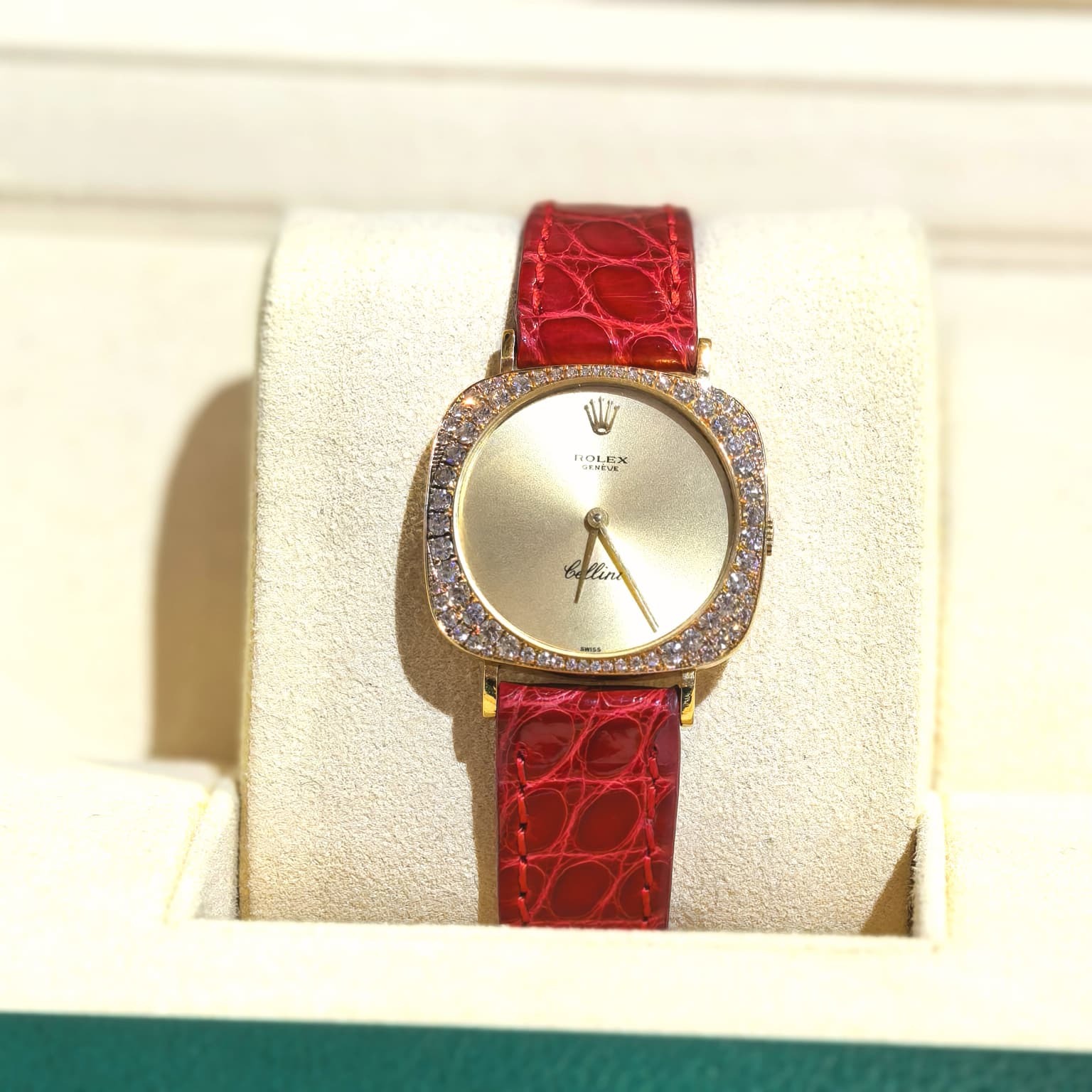 98%NEW二手ROLEX CELLINI 4084, 30MM, 18K金錶面(後加鑽錶圈),紅色皮帶, 手動上鏈 #正裝錶 #香榭站正品