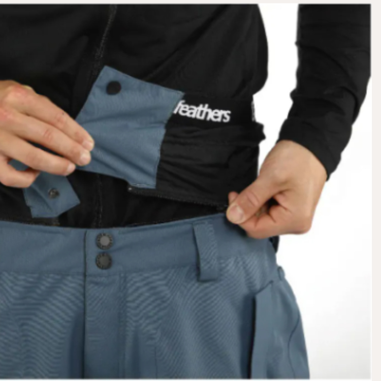 HORSEFEATHERS Nelson Pants 20K/20K 雪褲細節图,展示腰部彈性防雪裙、連接固定扣環與雙鈕扣褲頭構造