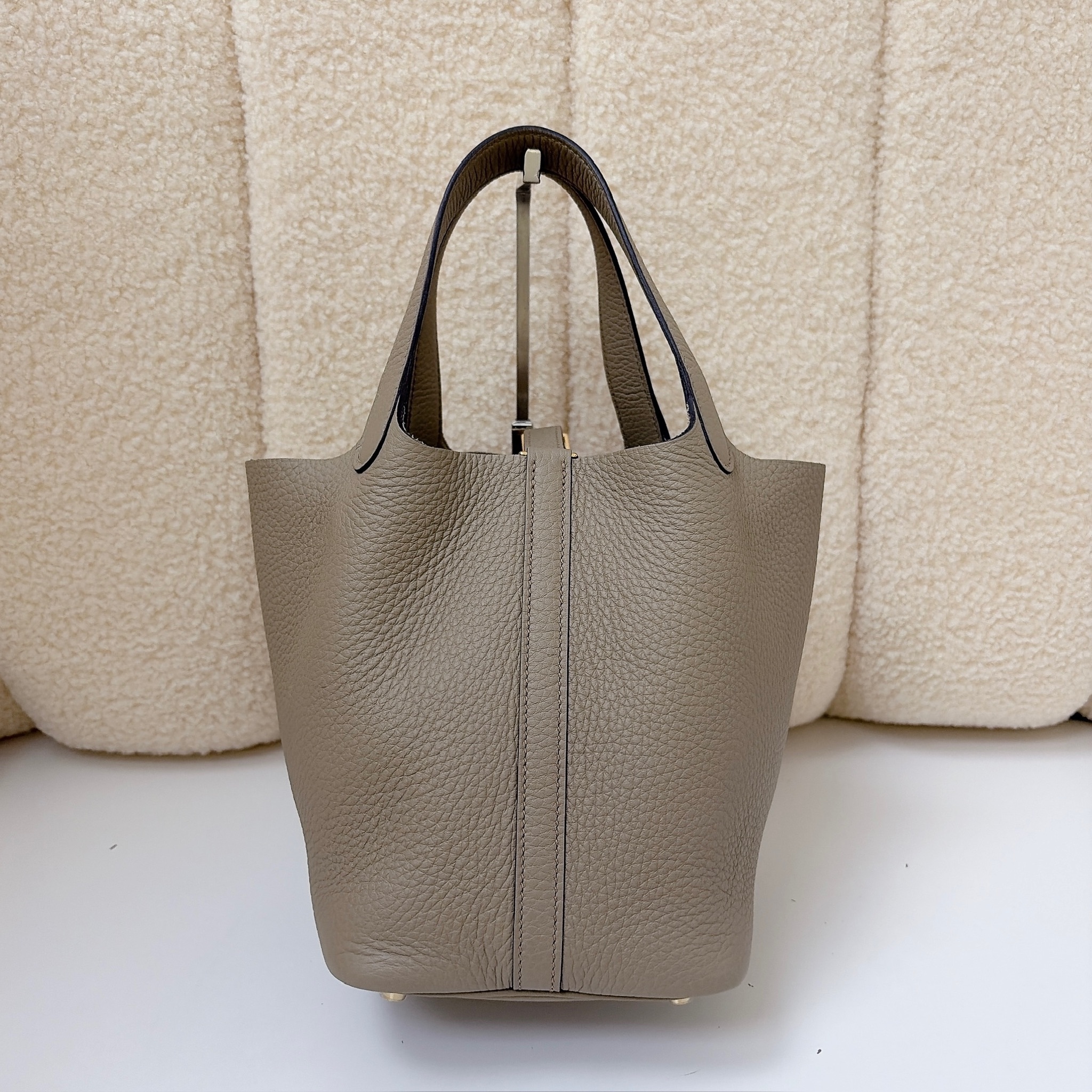 Hermès Picotin Lock 18 Bag - Beige Marfa / GHW