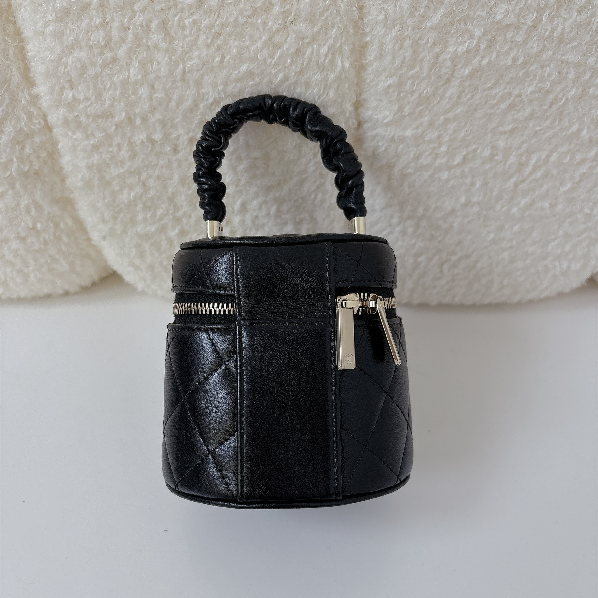 Chanel Matelasse Ruched Handle Vanity Case - Black / GHW