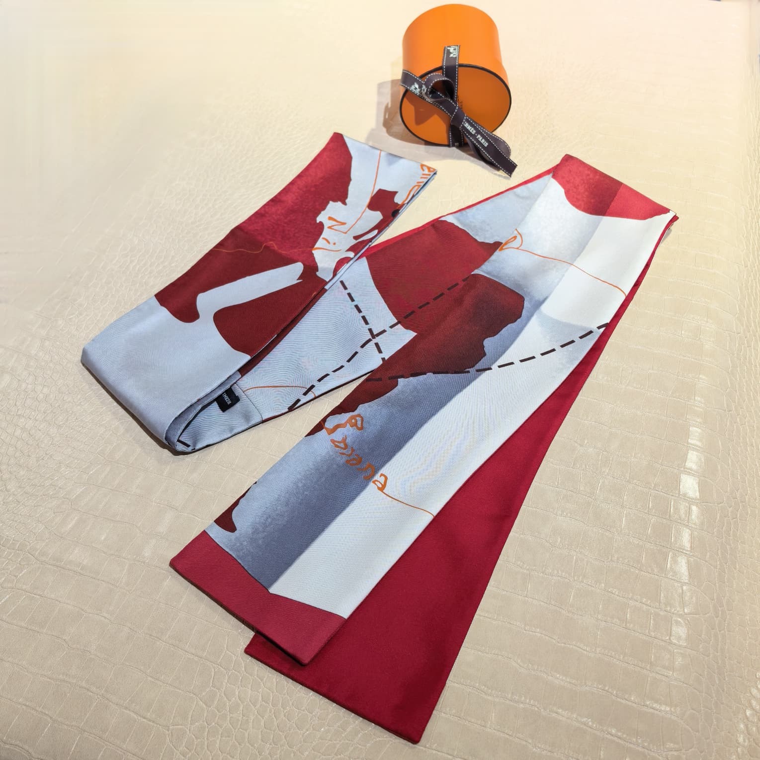 全新HERMES Twilly scarf, "Le Monde est un fleuve " 紅/白/灰色 #BRAND NEW #香榭站正品