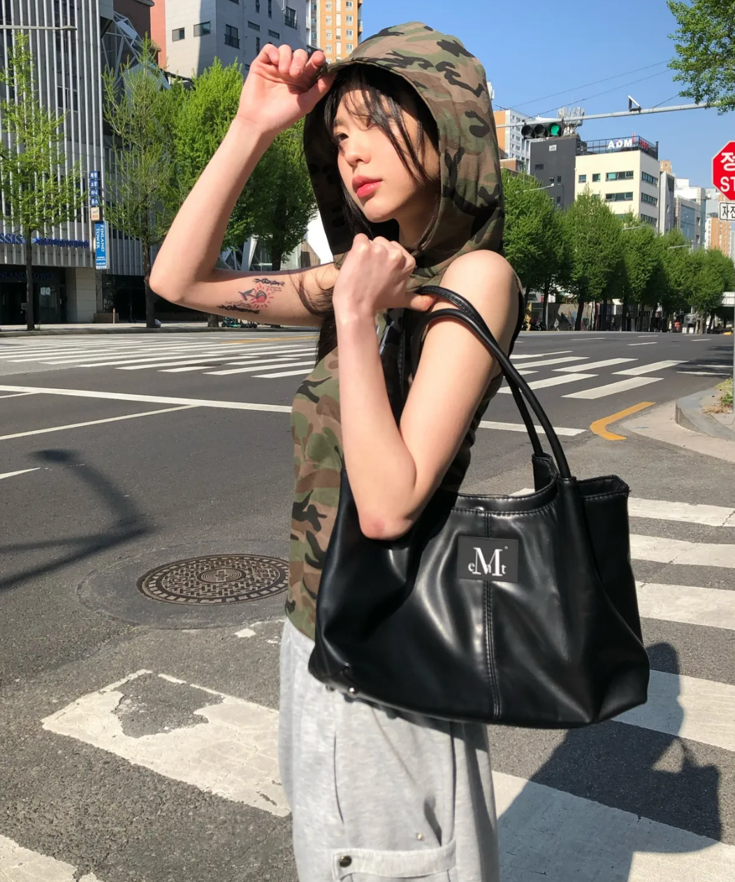 韓國代購｜Mucent Epee Middle Stitch Leather Tote Bag