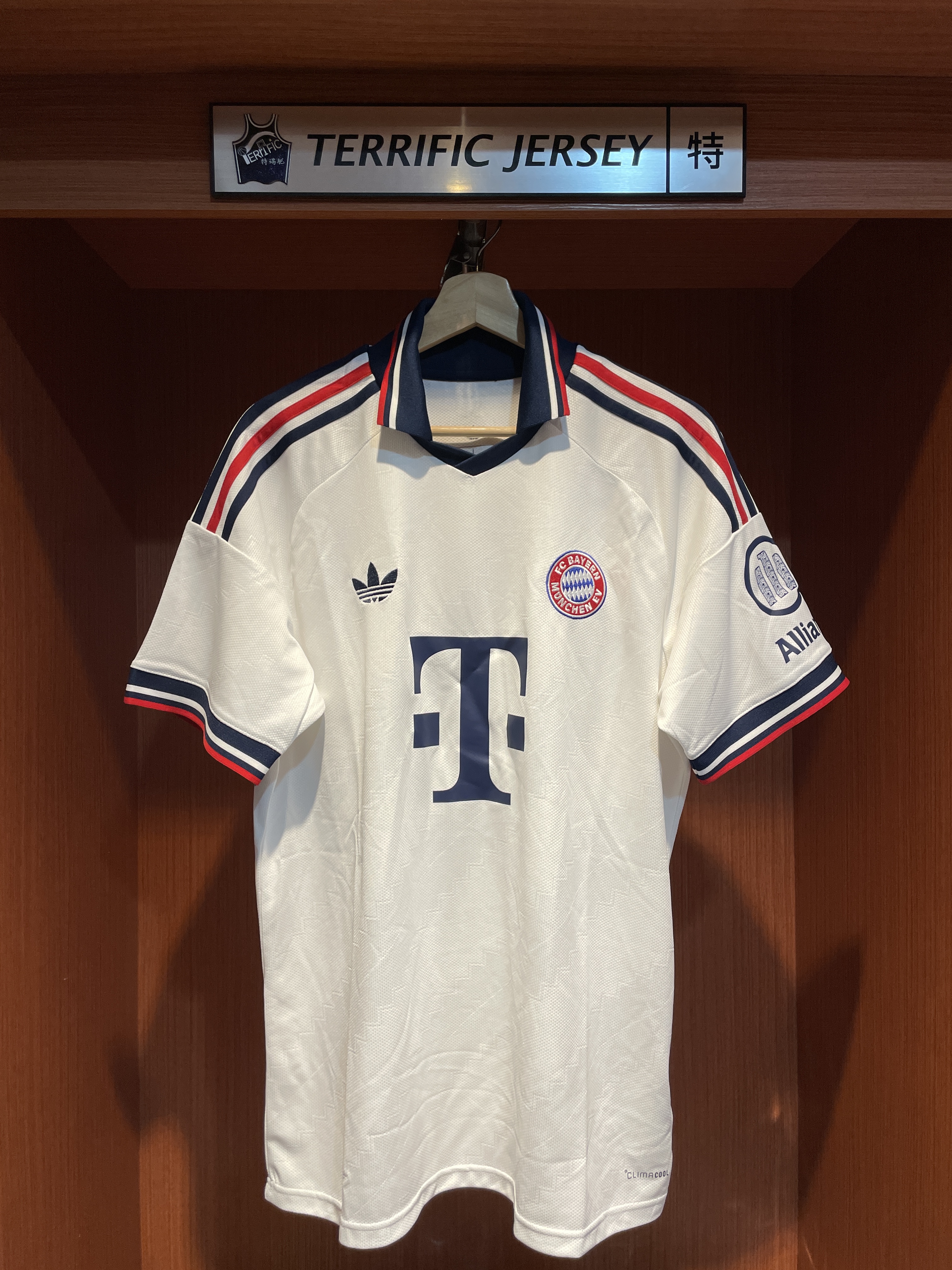 Bundesliga足球 Michael Olise FC Bayern Munich 拜仁慕尼黑 客場白 26-27 德甲 Away Adidas Replica Jersey 球迷版 燙印 全新