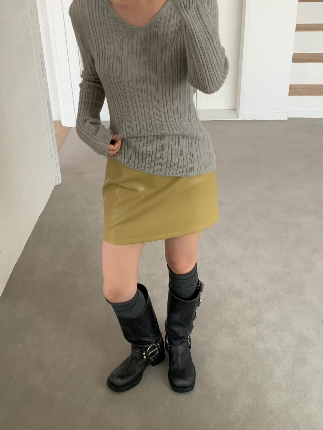 pu皮感短裙