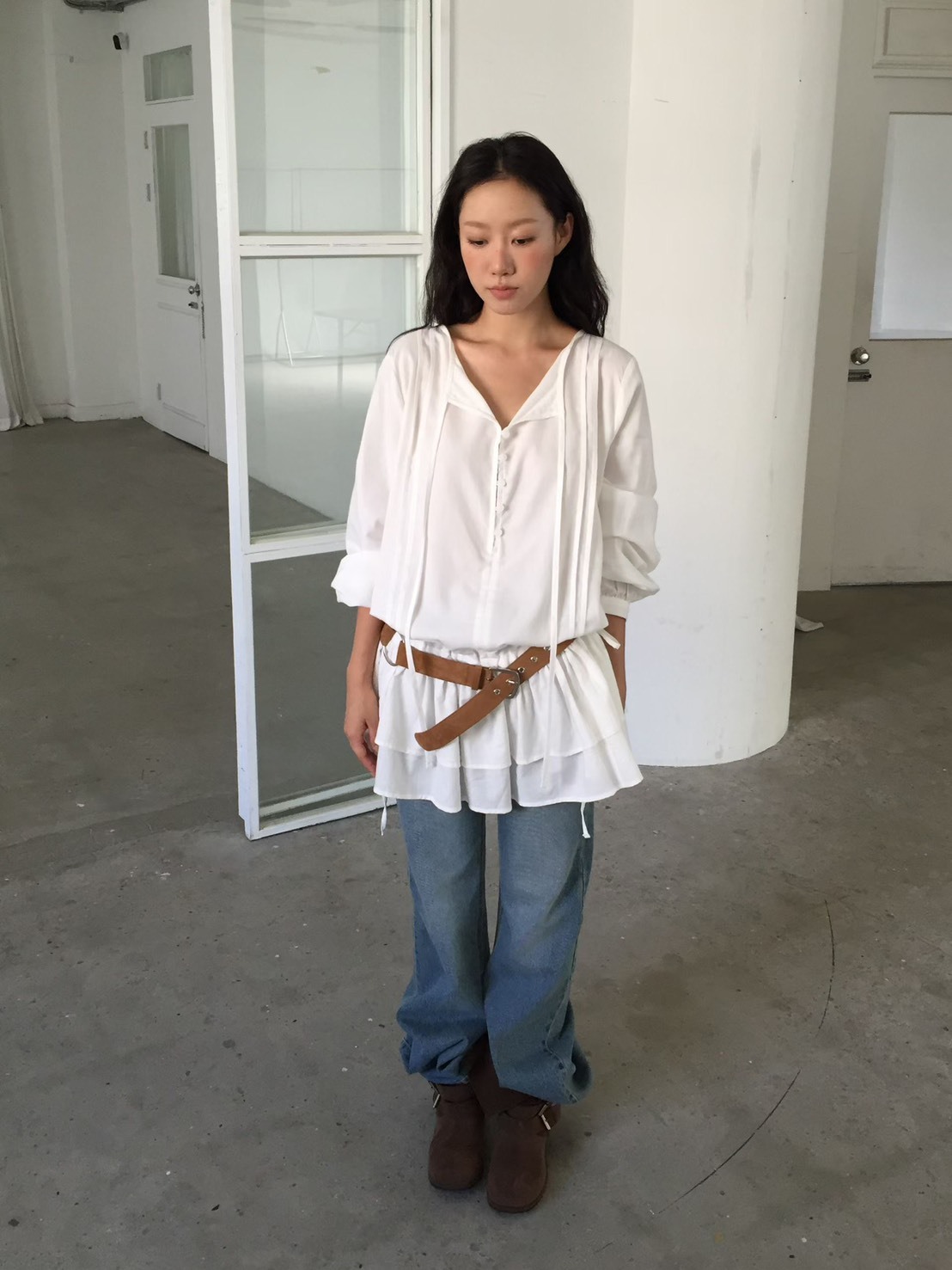 翻領掛帶縮襬短洋裝
