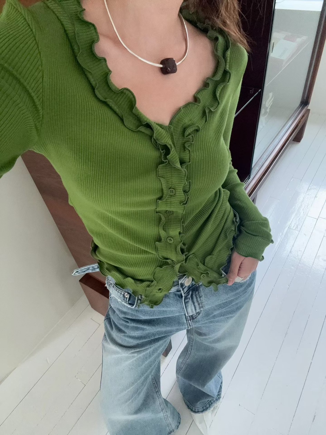 捲邊V領合身上衣
