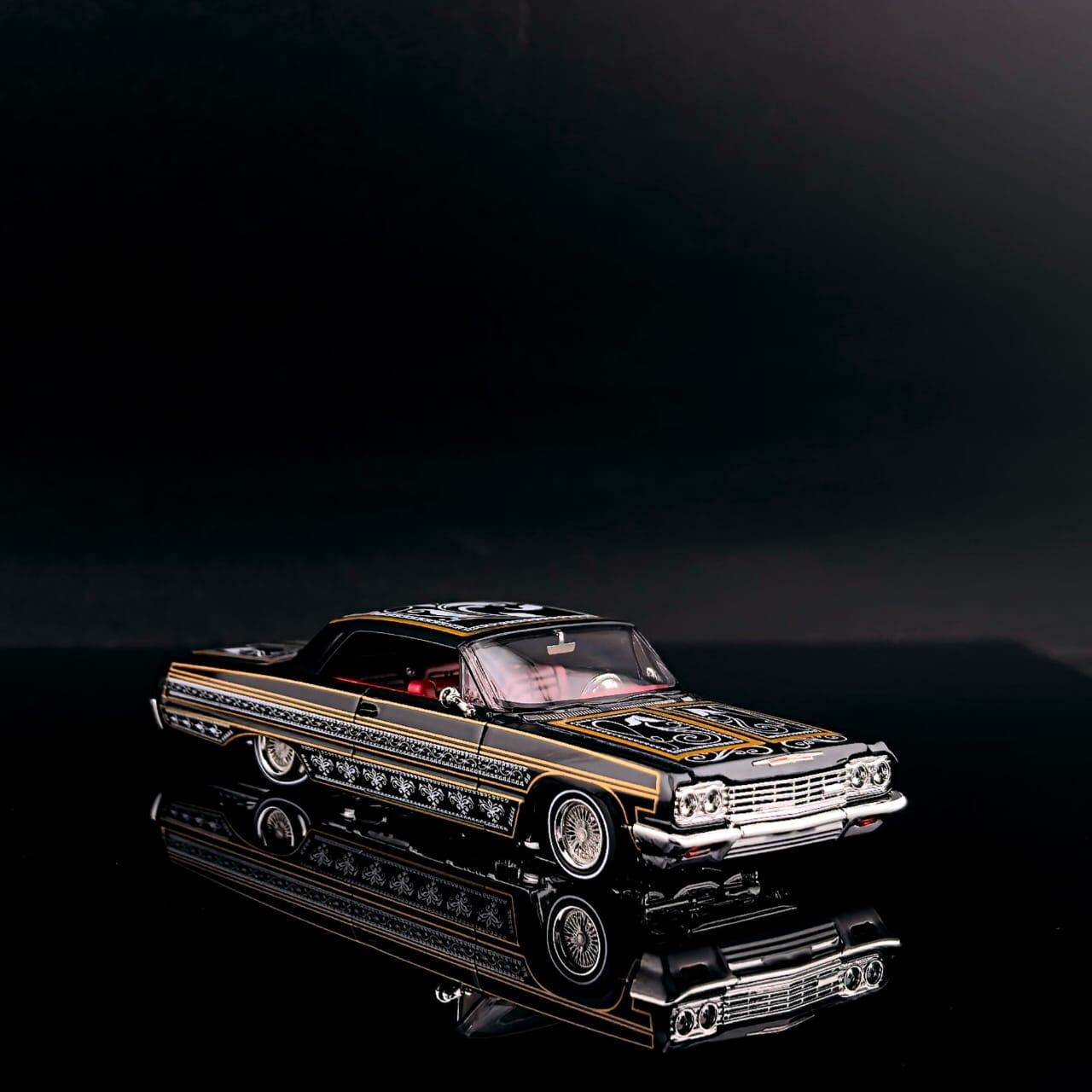 預訂 :1/64 FineWorks64 Chevrolet Impala Lowrider Black/ Gold (FWCIBKG )