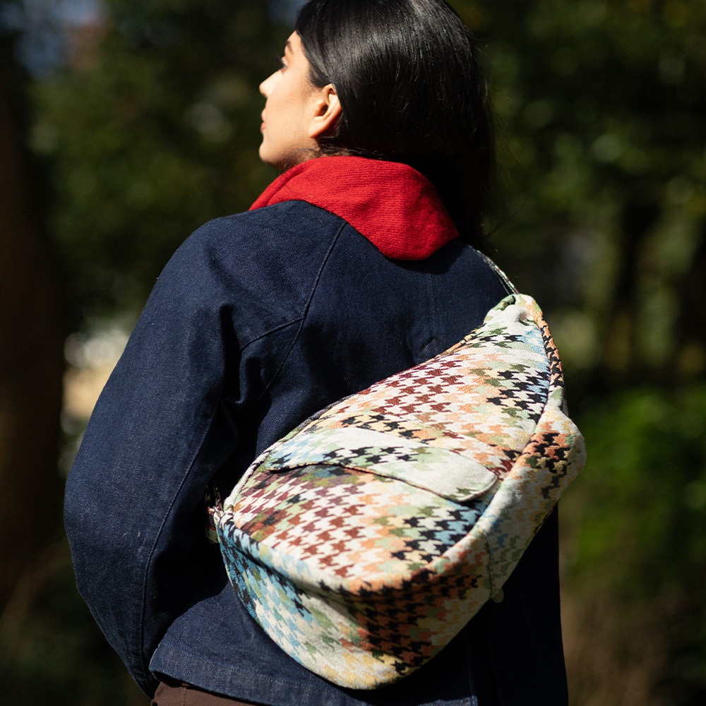 季節限定 SEASONALS SMALL 斜背包-流光織影