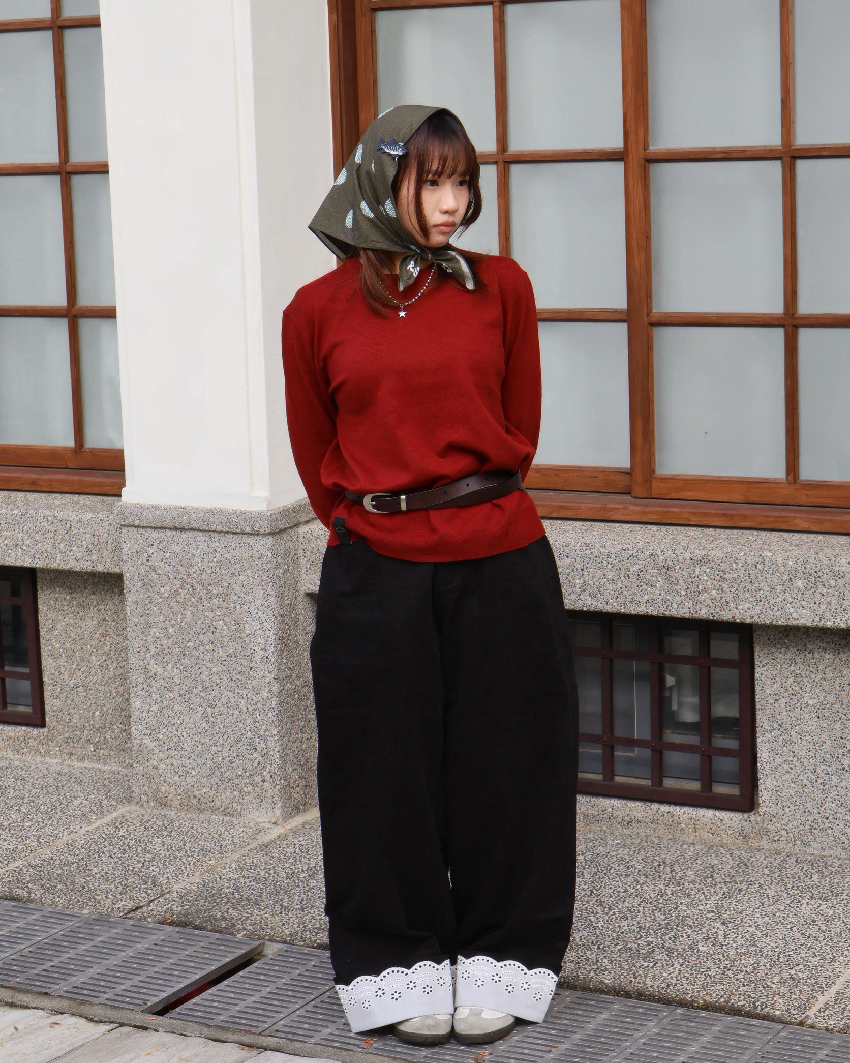 EDDIE LOOK 01