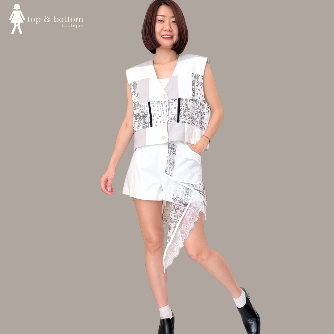 ELASTIC WAISTED SHORTS WITH PRINTED SKIRTING