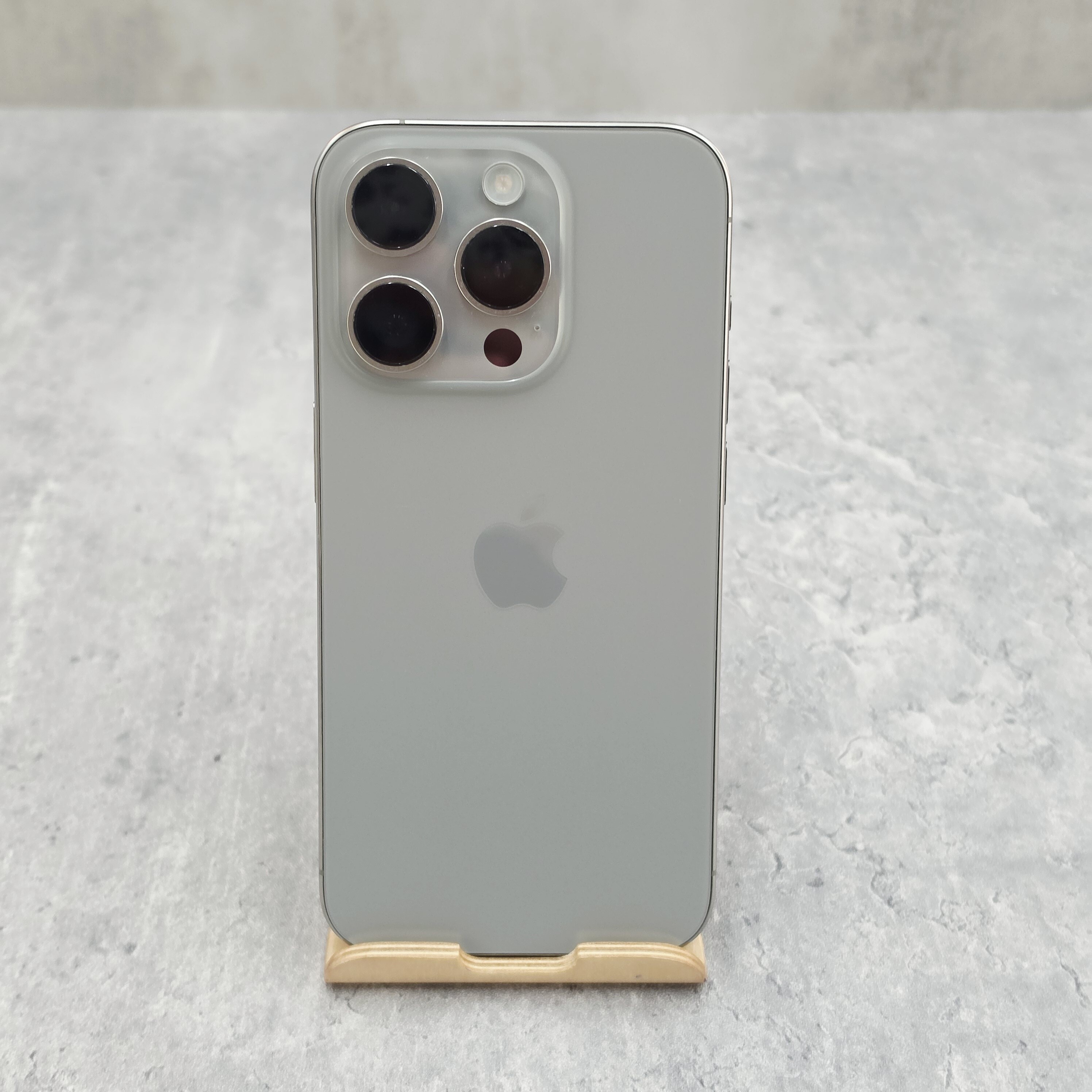 二手 iPhone｜iPhone 15 Pro 256G 原色鈦金屬