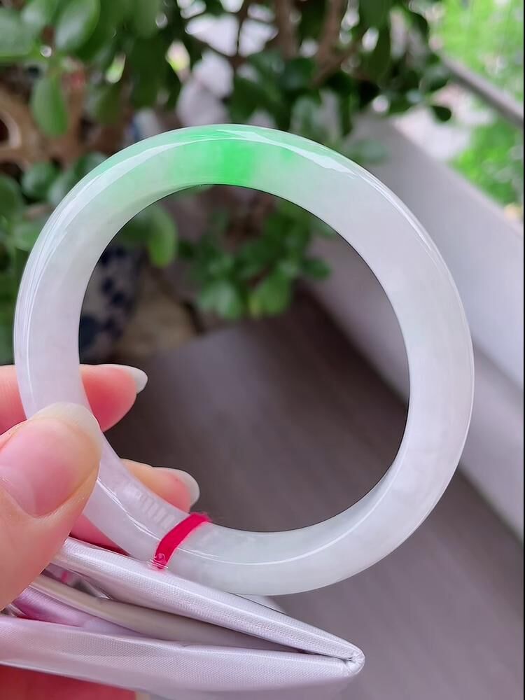 925850 60.5mm冰飄綠翡翠手鐲 (60-62)