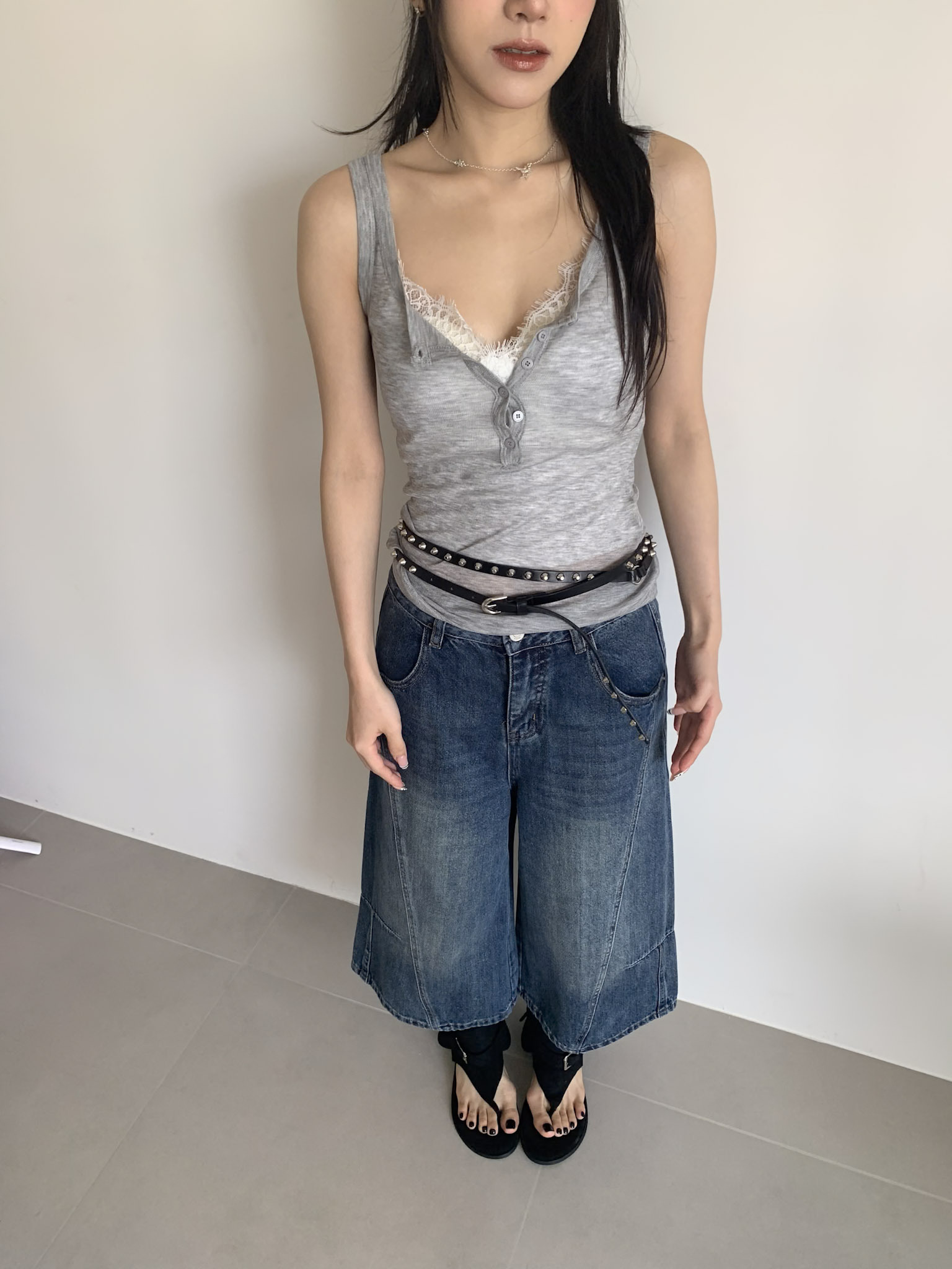 ISA_重點式疊穿! 極修身透肌感亨利領背心_66052