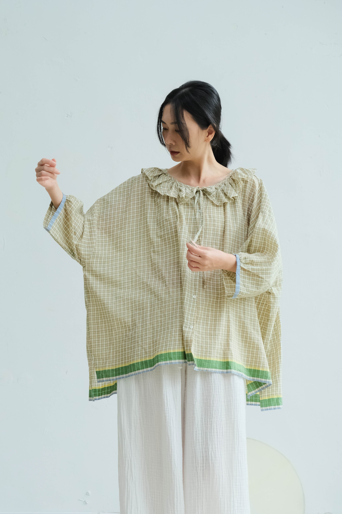 Ujeli Manjari 領口花瓣褶飾衫 黃綠格