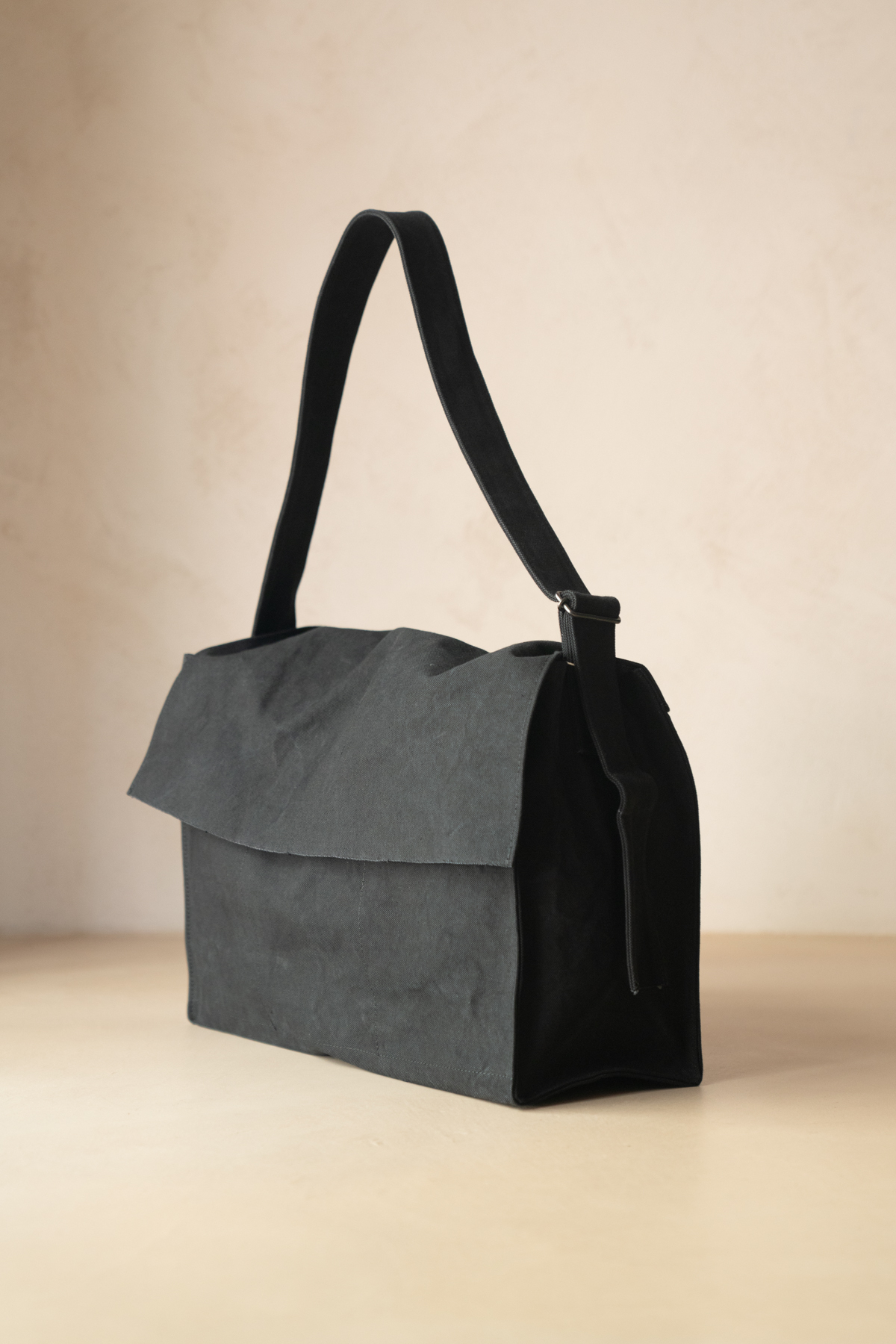 AMIACALVA WASHED CANVAS SHOULDER L