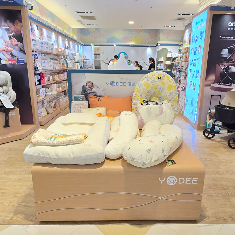 優迪新光三越台南新天地專櫃櫃位全景，嬰幼兒寢具與用品陳列