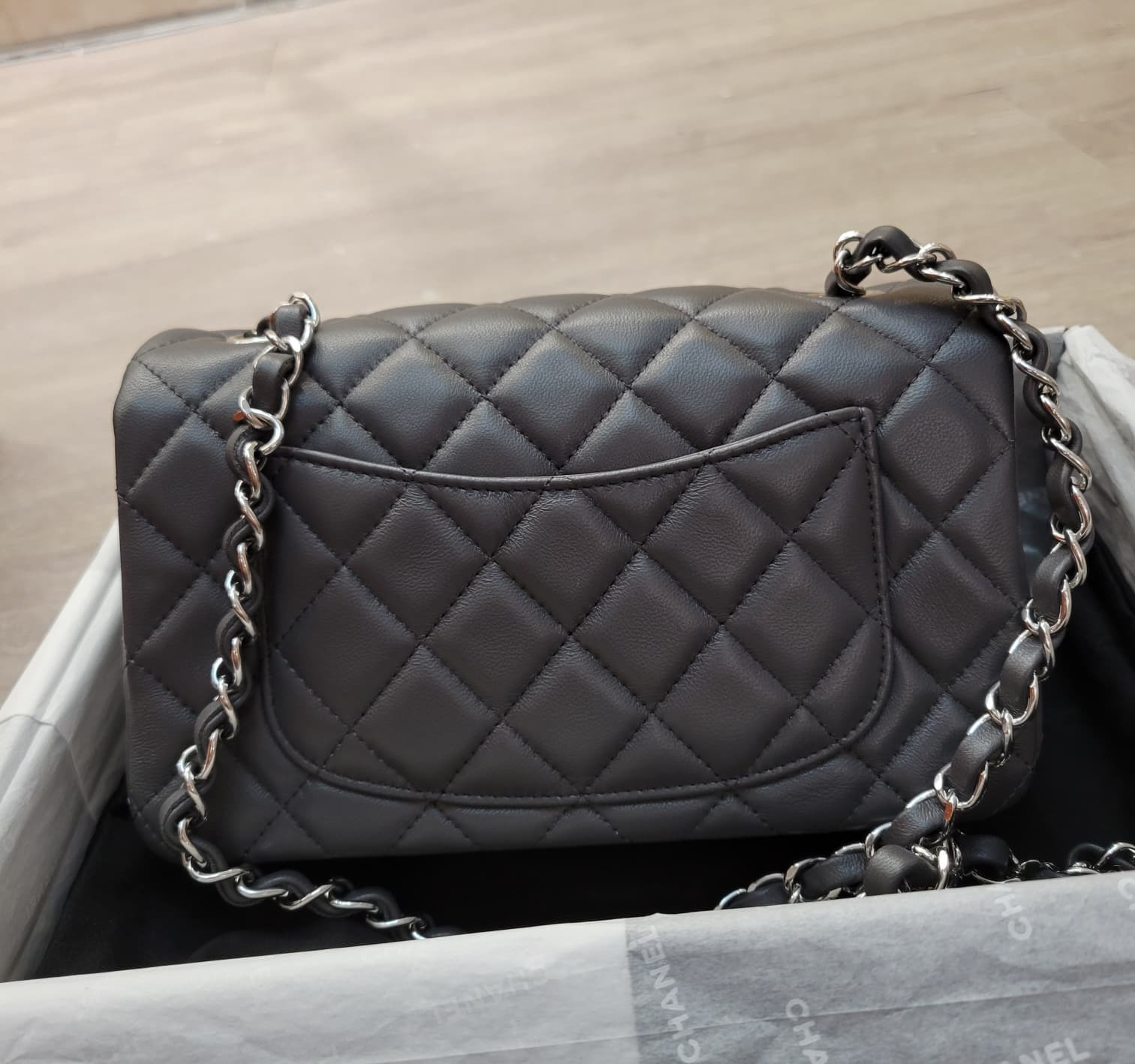 CHANEL A69900 CF 20CM DARK GRAY/SILVER