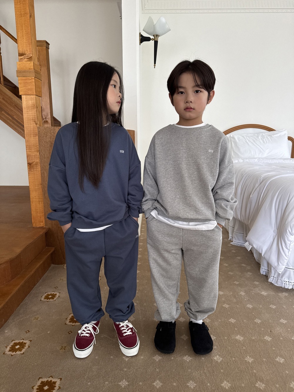 正韓秋our 五色刺繡字母圓領上衣套裝