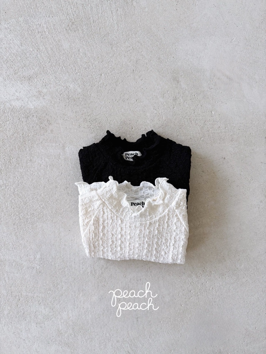 正韓秋PEACHPEACH 兩色蕾絲捲邊上衣