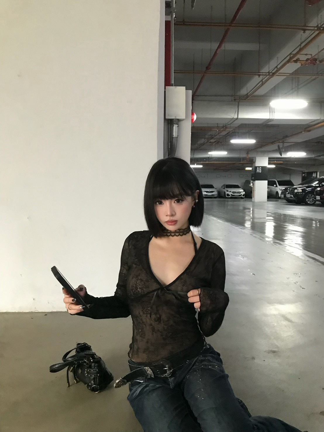 危險女人 V領透視蕾絲收腰上衣 黑色