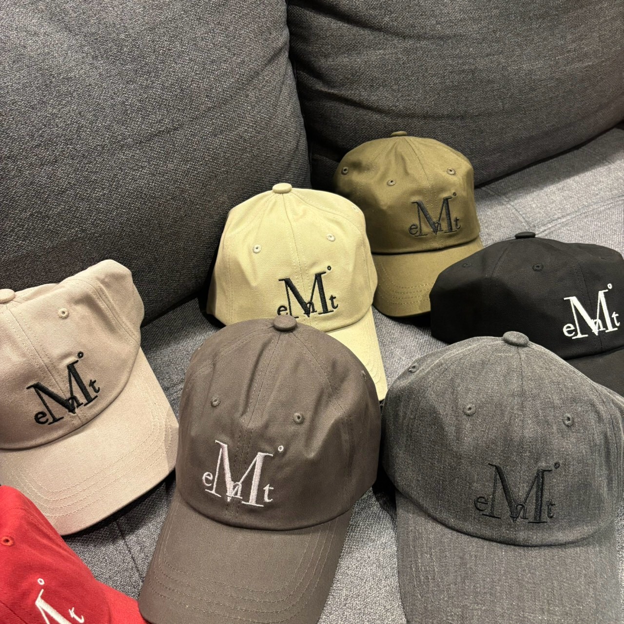 韓國 MUCENT 簡約 復古 休閒 Logo 刺繡棒球帽