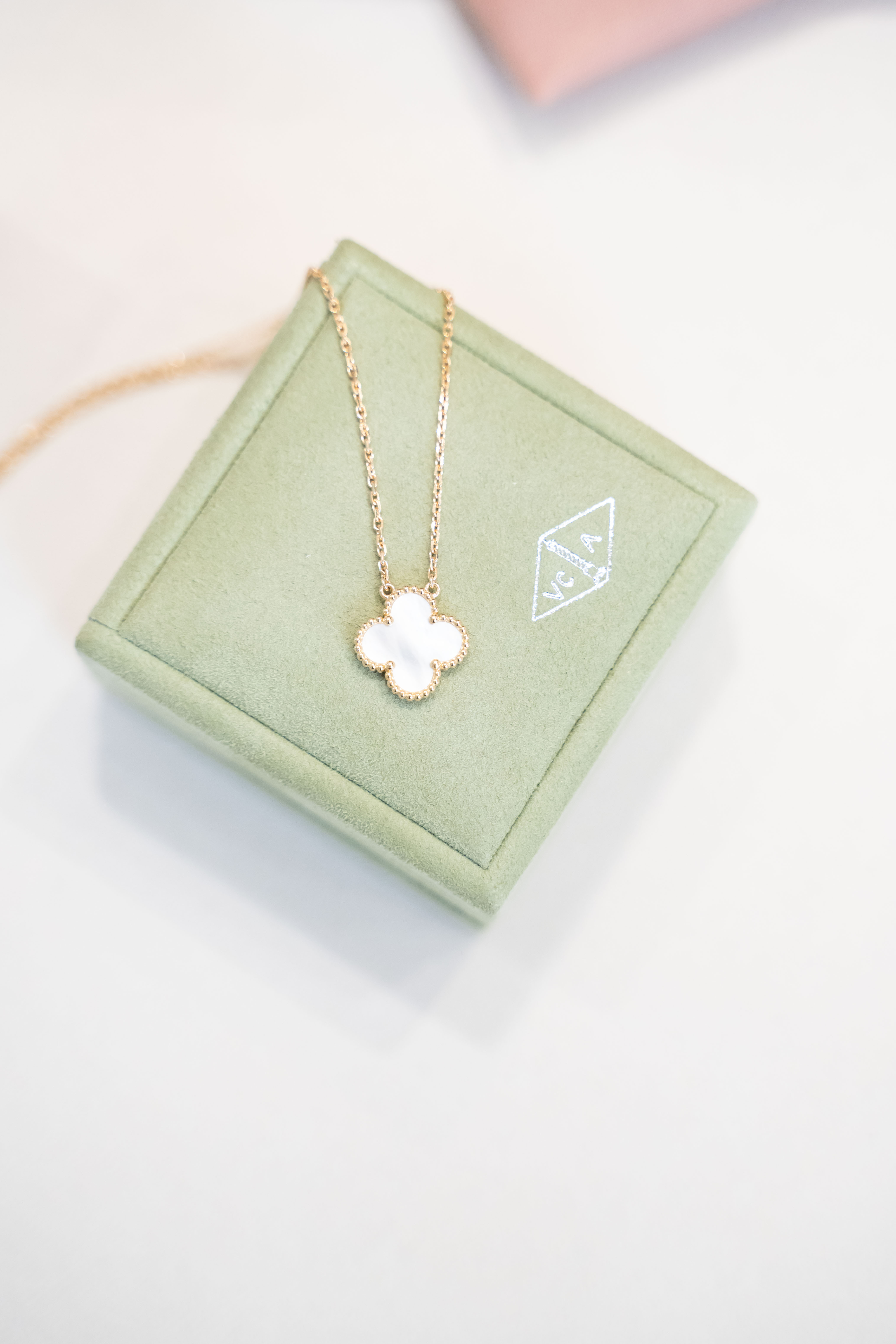 Van Cleef & Arpels Vintage Alhambra Pendant  珍珠母貝項鏈