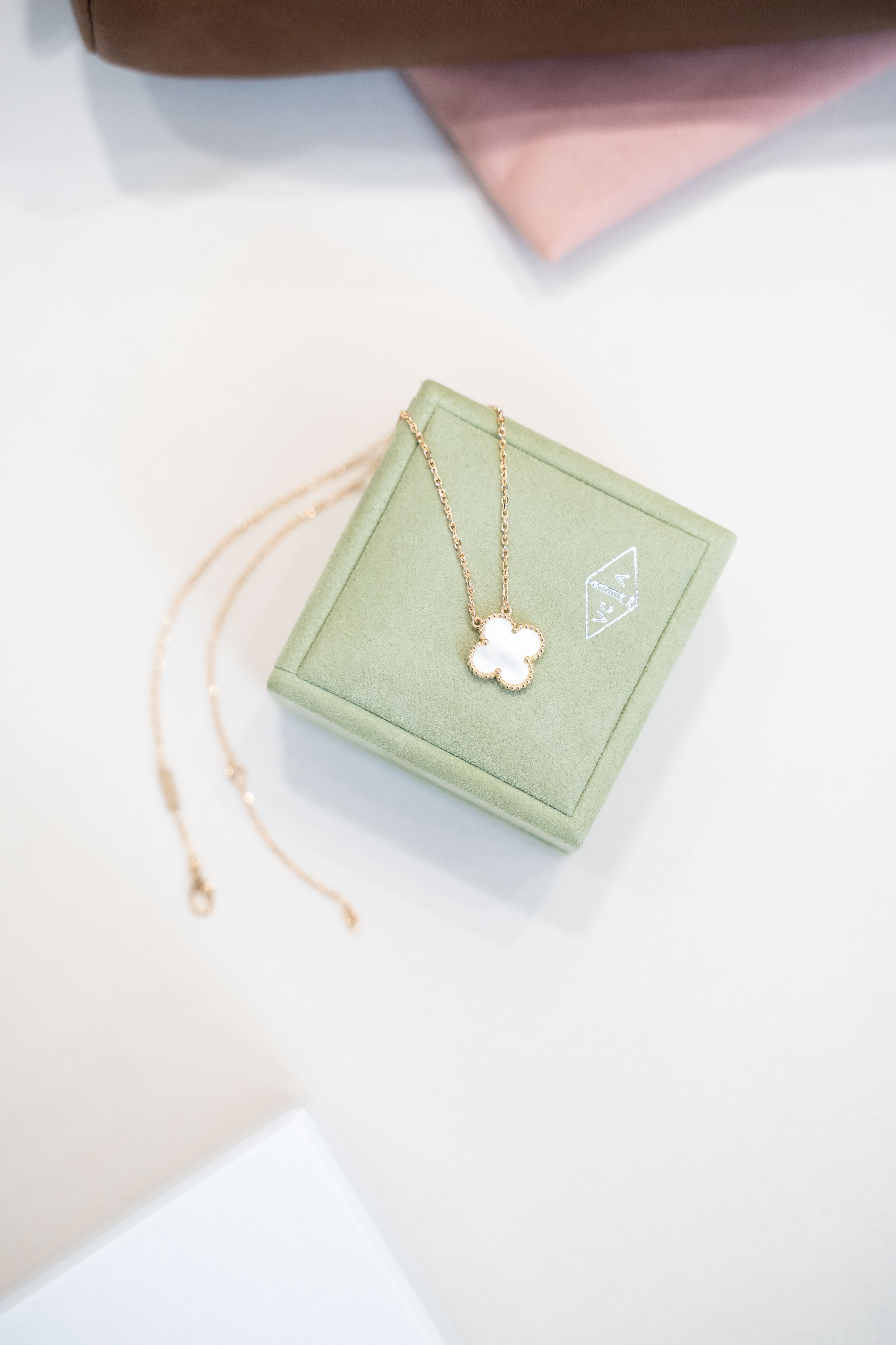 Van Cleef & Arpels Vintage Alhambra Pendant  珍珠母貝項鏈