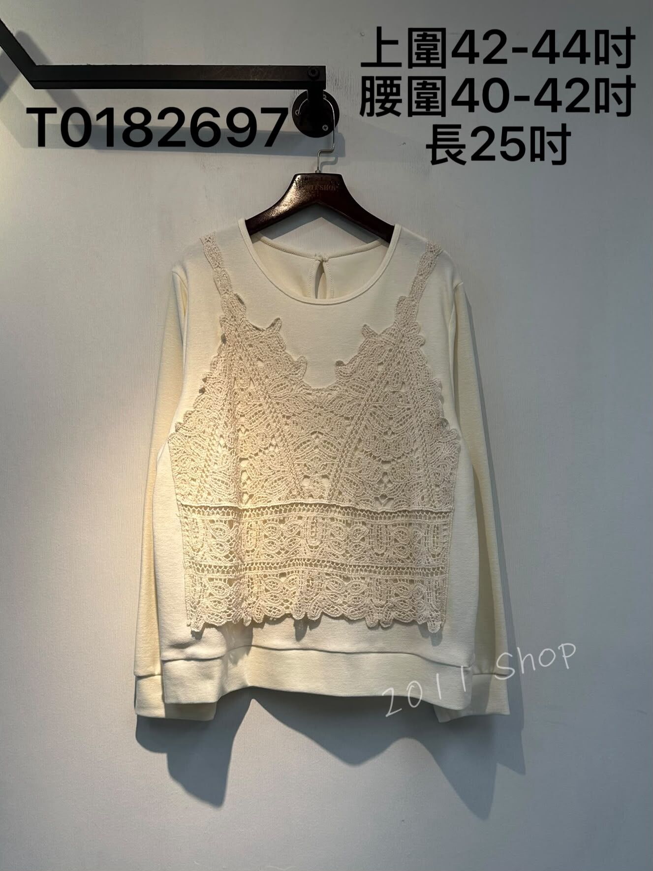 純色圓領假蕾絲吊帶長袖TOP  上圍42-44吋 腰圍40-42吋 長25吋  T0182697